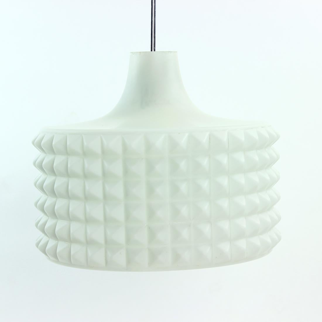 Mid-Century Modern Tall Pendant In White Glass, Napako, Czechoslovakia 1960s For Sale