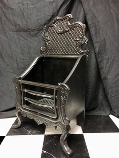 Parrilla alta de hierro fundido de época de estilo rococó