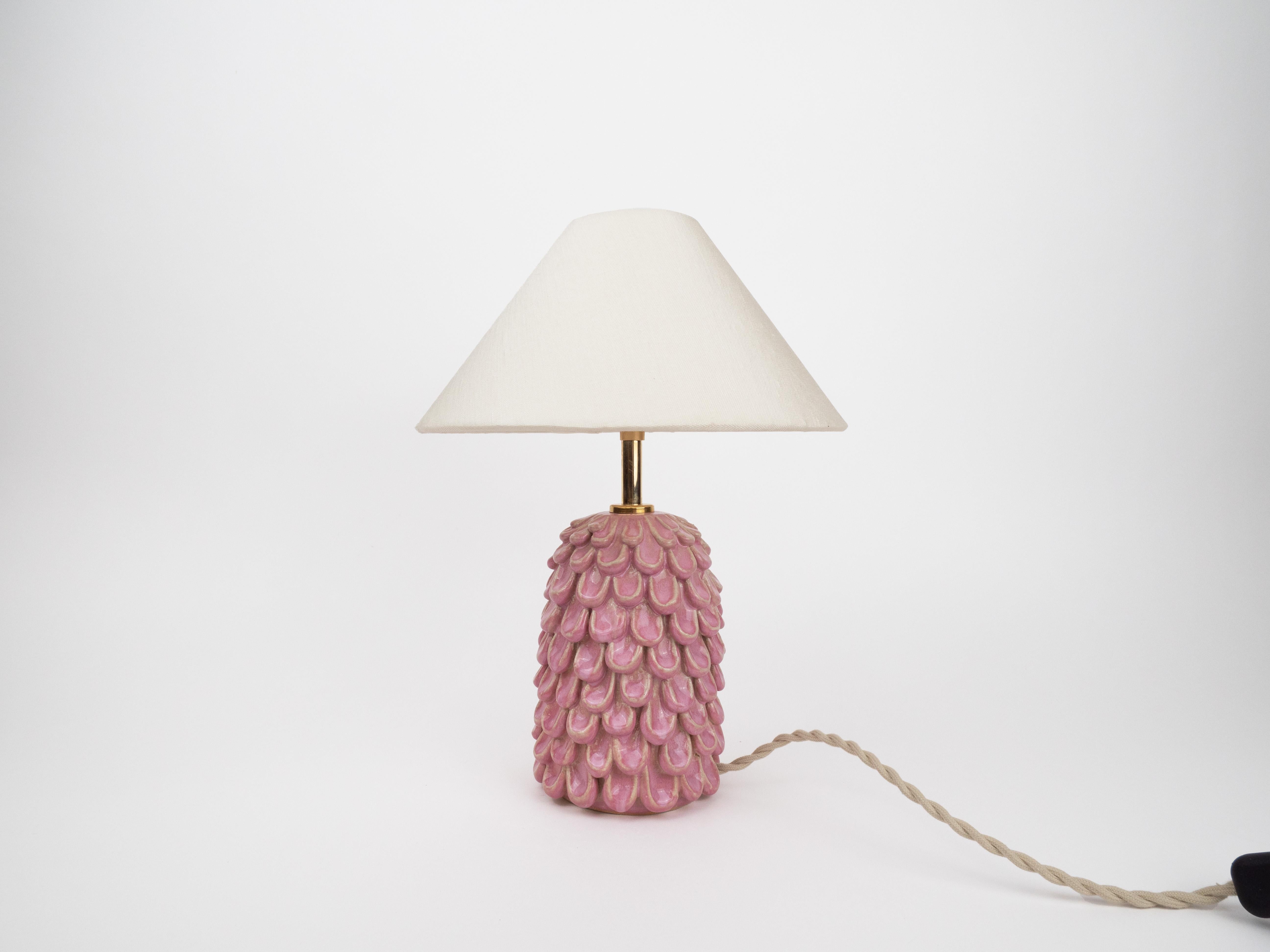 This handmade lamp is covered with our petal texture to give it an organic, flower like form. Its glossy pink glaze give it a playful spirit that will uplift any space its in.

Bulb is included
Bulb fitting: G9
Glass Lampshade is included