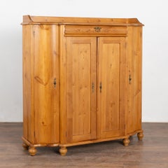 Großer Anrichtenschrank aus Kiefer, Schweden um 1880