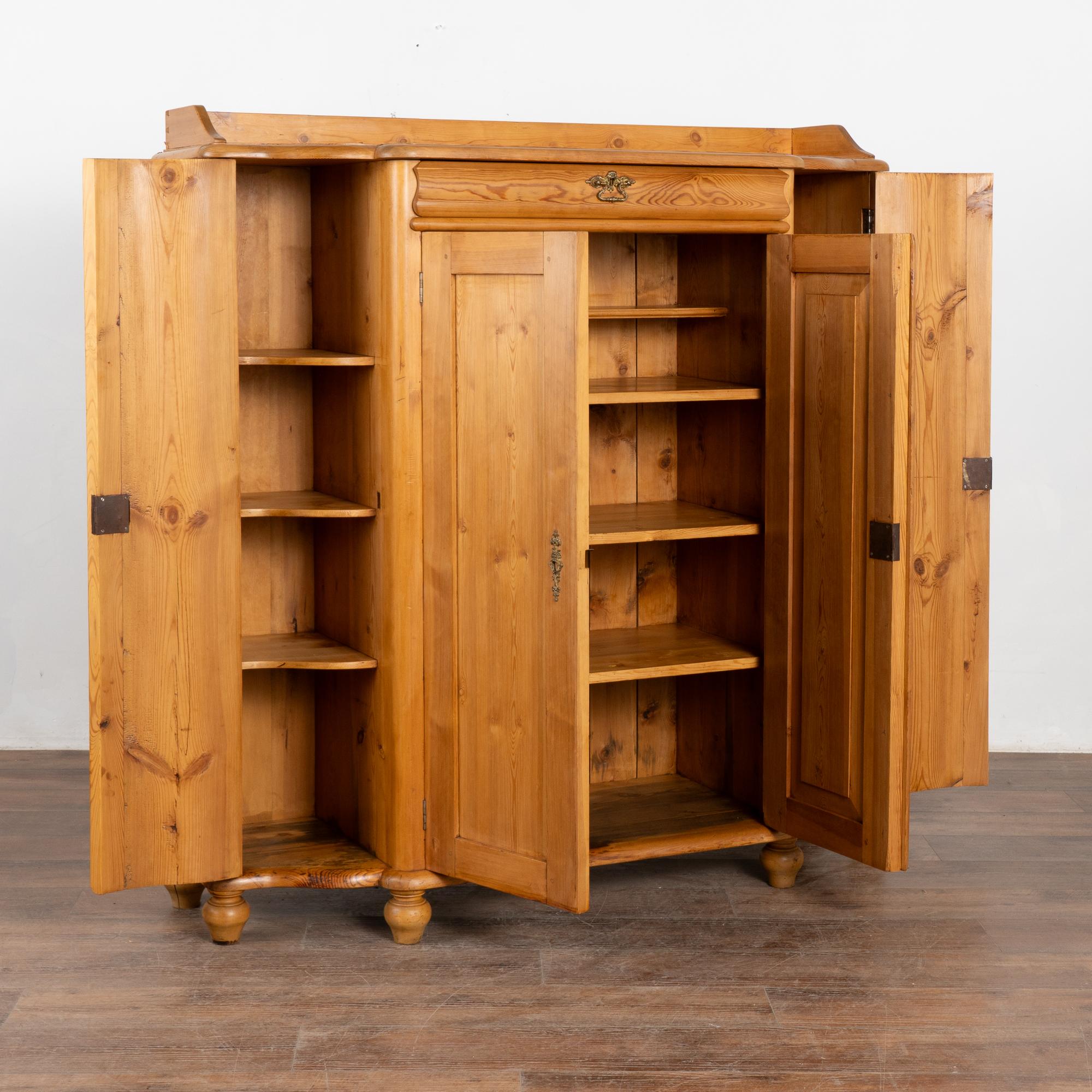 Country Credenza alta in pino, Svezia, 1880 circa in vendita