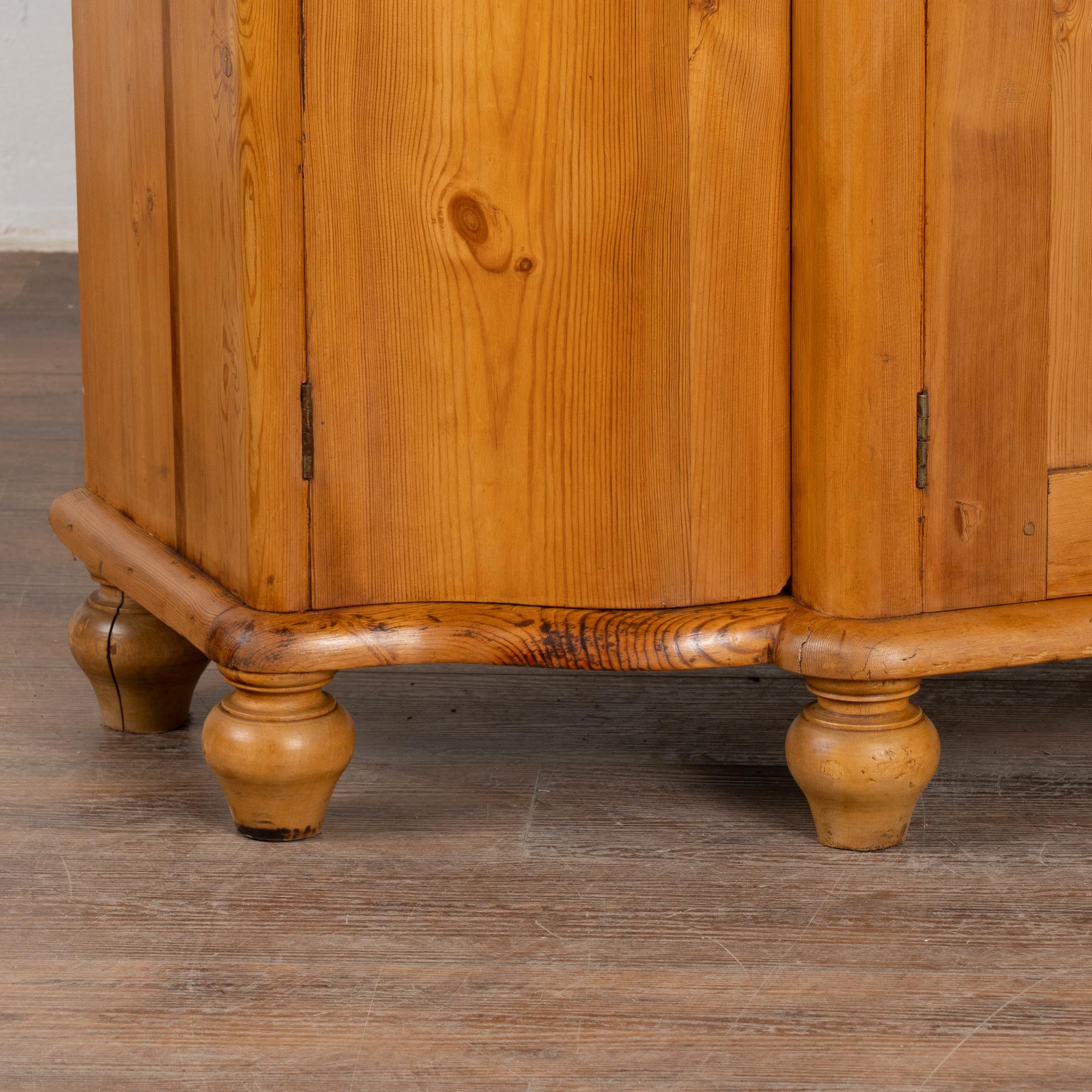 Credenza alta in pino, Svezia, 1880 circa in vendita 2