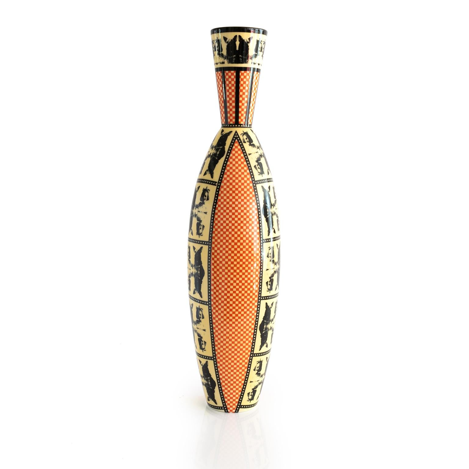 Scandinavo moderno Vaso alto in porcellana Åsa Lindström per Rörstrand con motivo a scacchiera in vendita