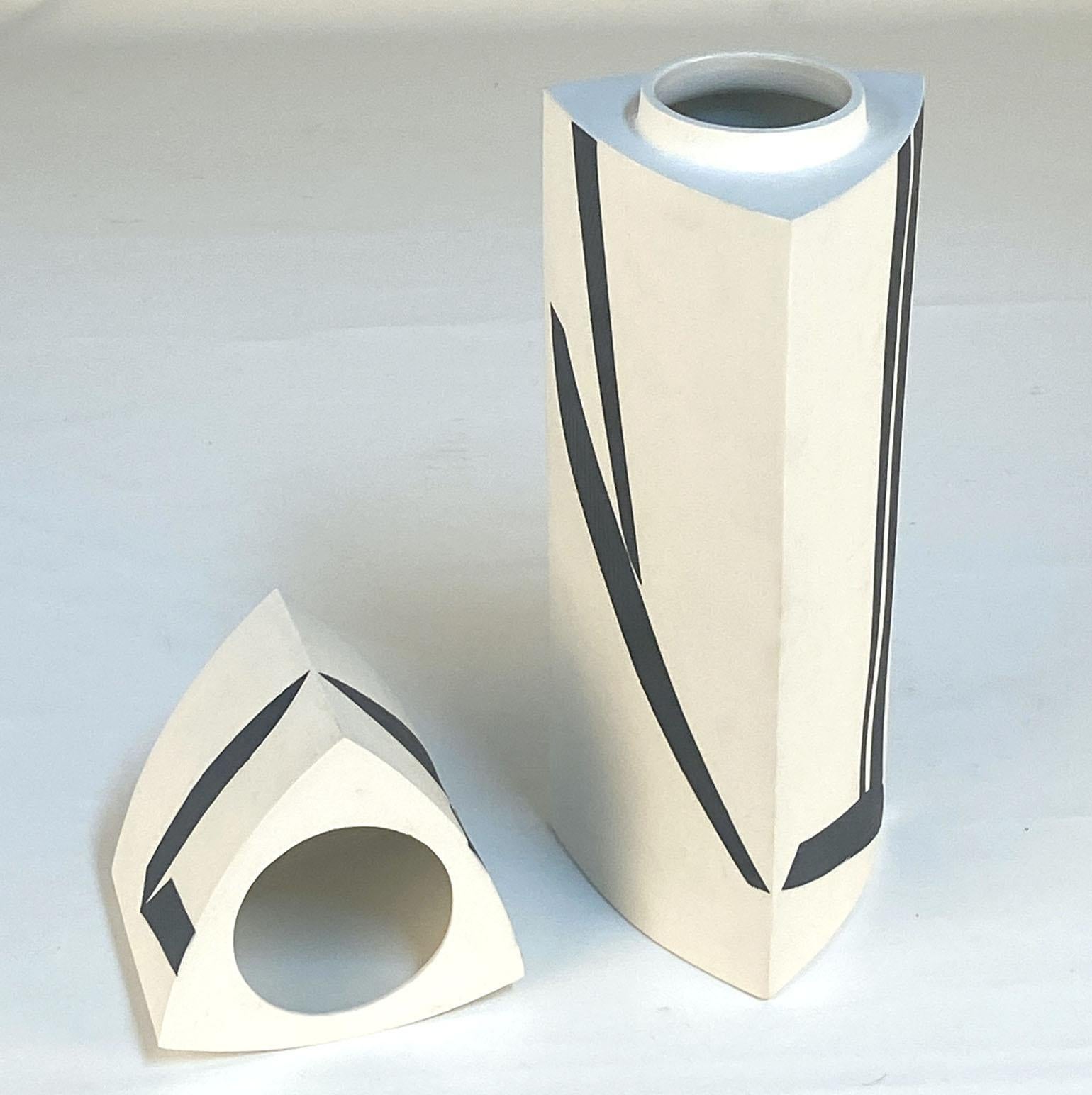 Tall Porcelain Sculpture and Vessel with Lid, White and Indigo by  Jutta Albert For Sale 4