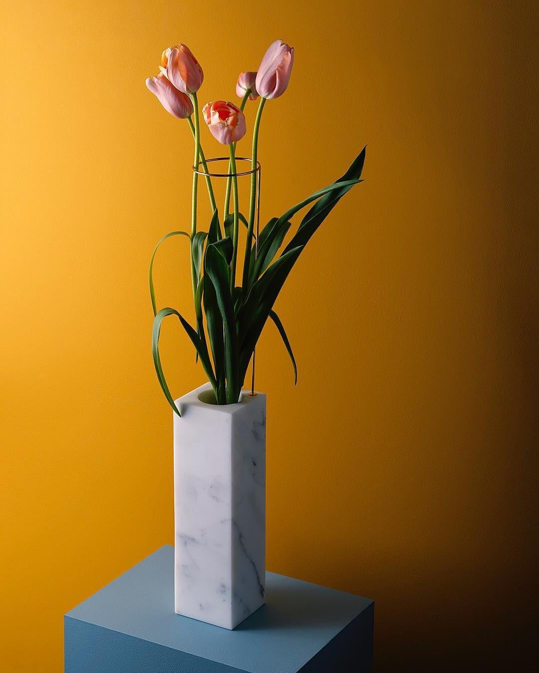 Tall Posture Marble Vase, Carl Kleiner im Zustand „Neu“ in Geneve, CH