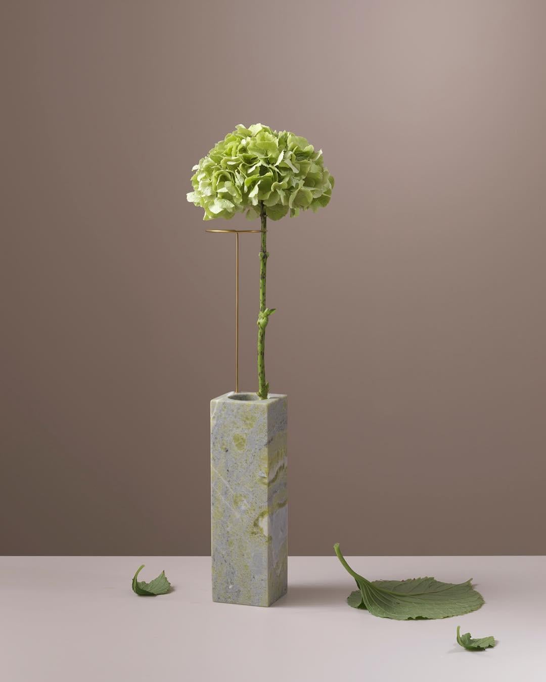 Tall Posture Marble Vase, Carl Kleiner (Carrara-Marmor)