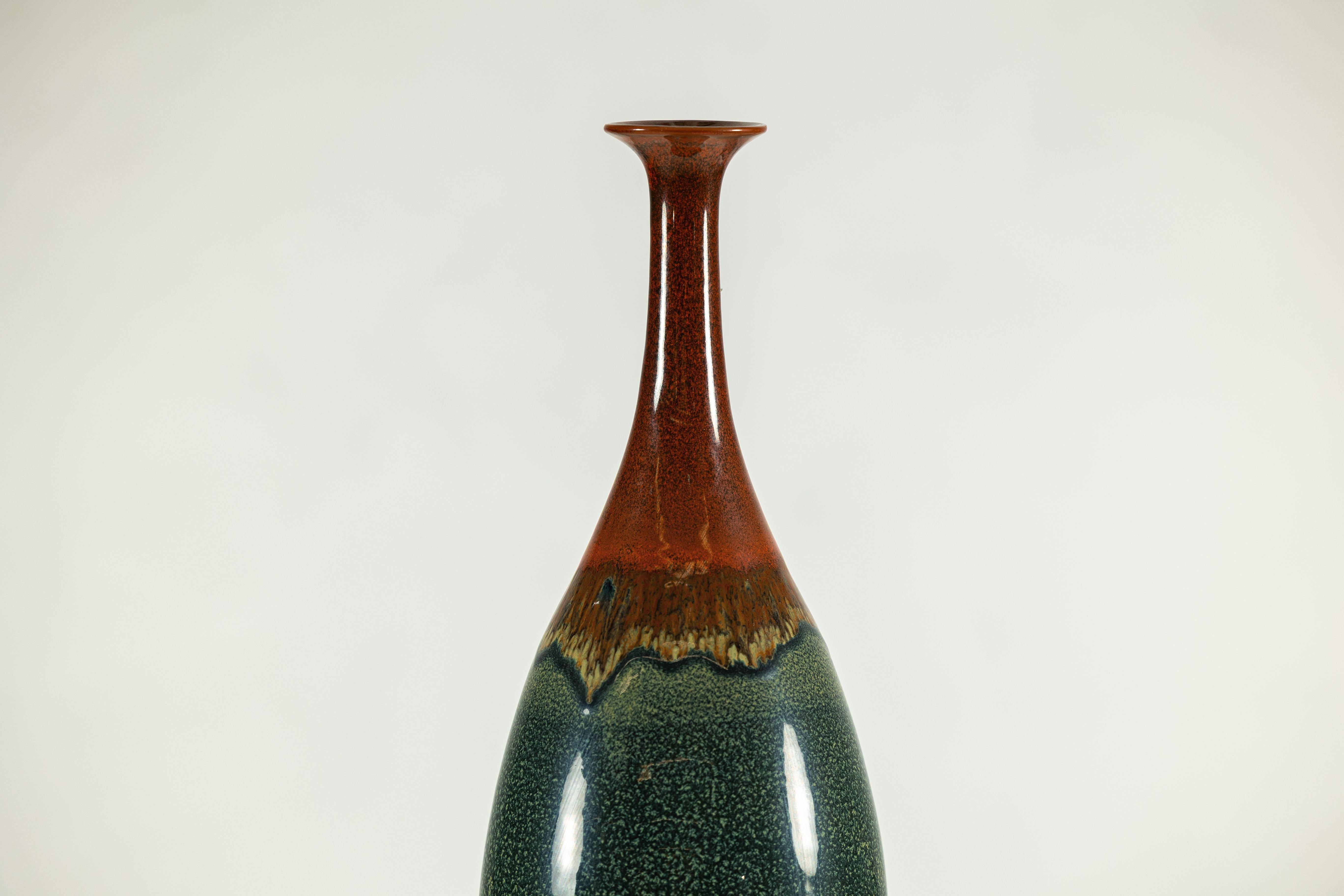 Tall Pottery Vase with Fluted Neck and Drip Glaze in Brown and Green (20. Jahrhundert) im Angebot