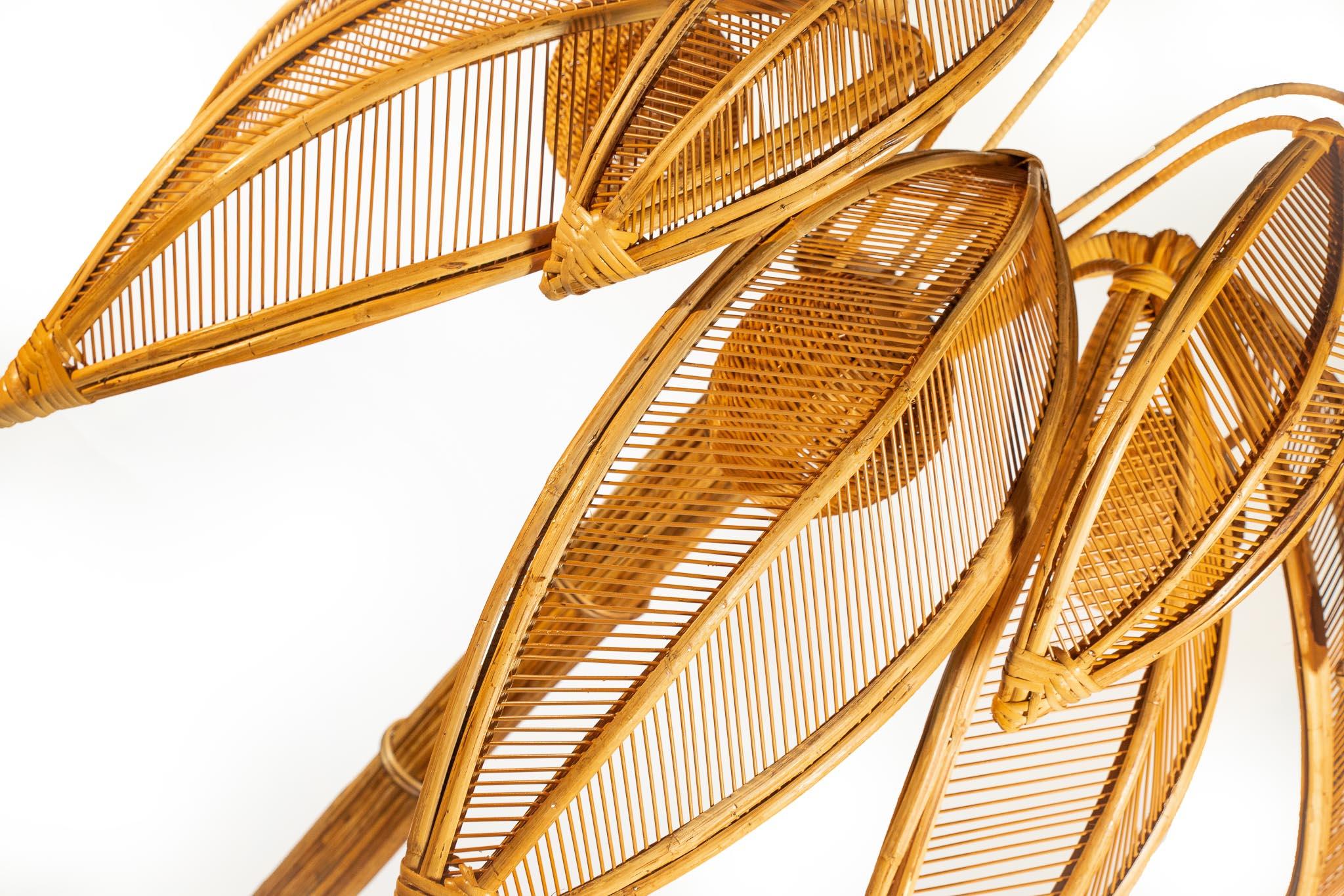 Mid-Century moderno Applique alta in rattan e bambù nello stile di Mario Lopez Torres in vendita