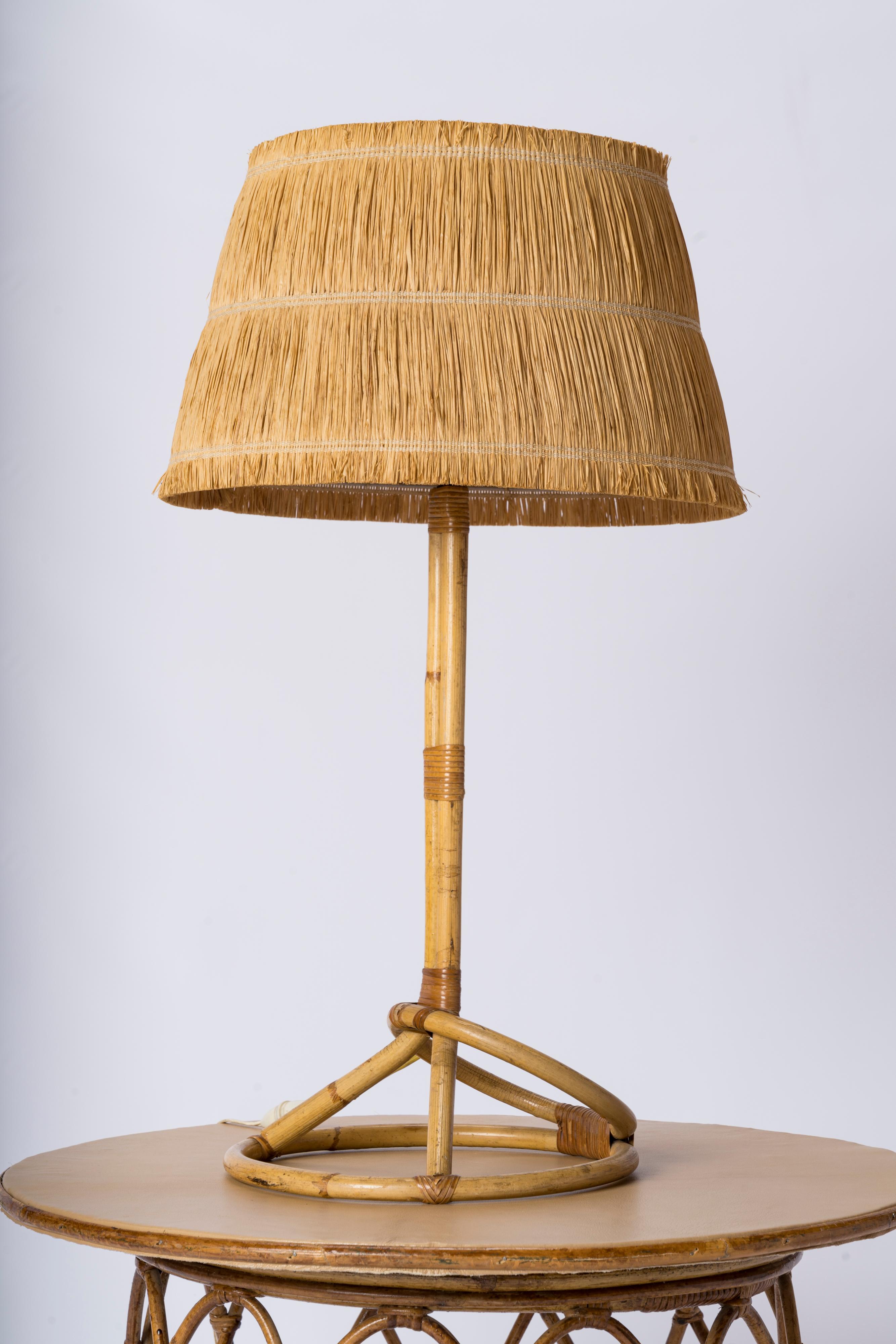 Tall Rattan Table Lamp w. Raffia Shade - France 1950's In Good Condition For Sale In New York, NY