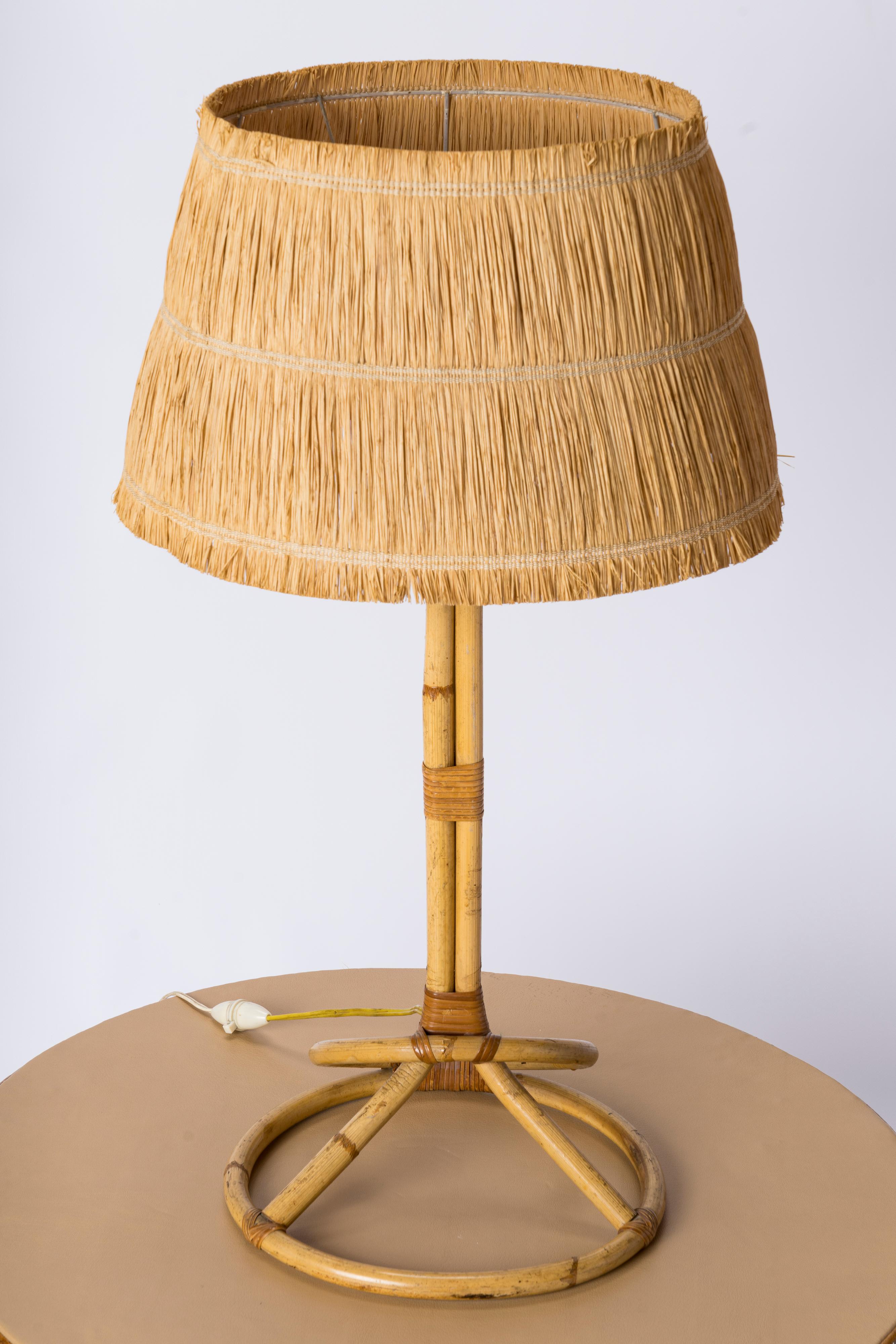 Tall Rattan Table Lamp w. Raffia Shade - France 1950's For Sale 2
