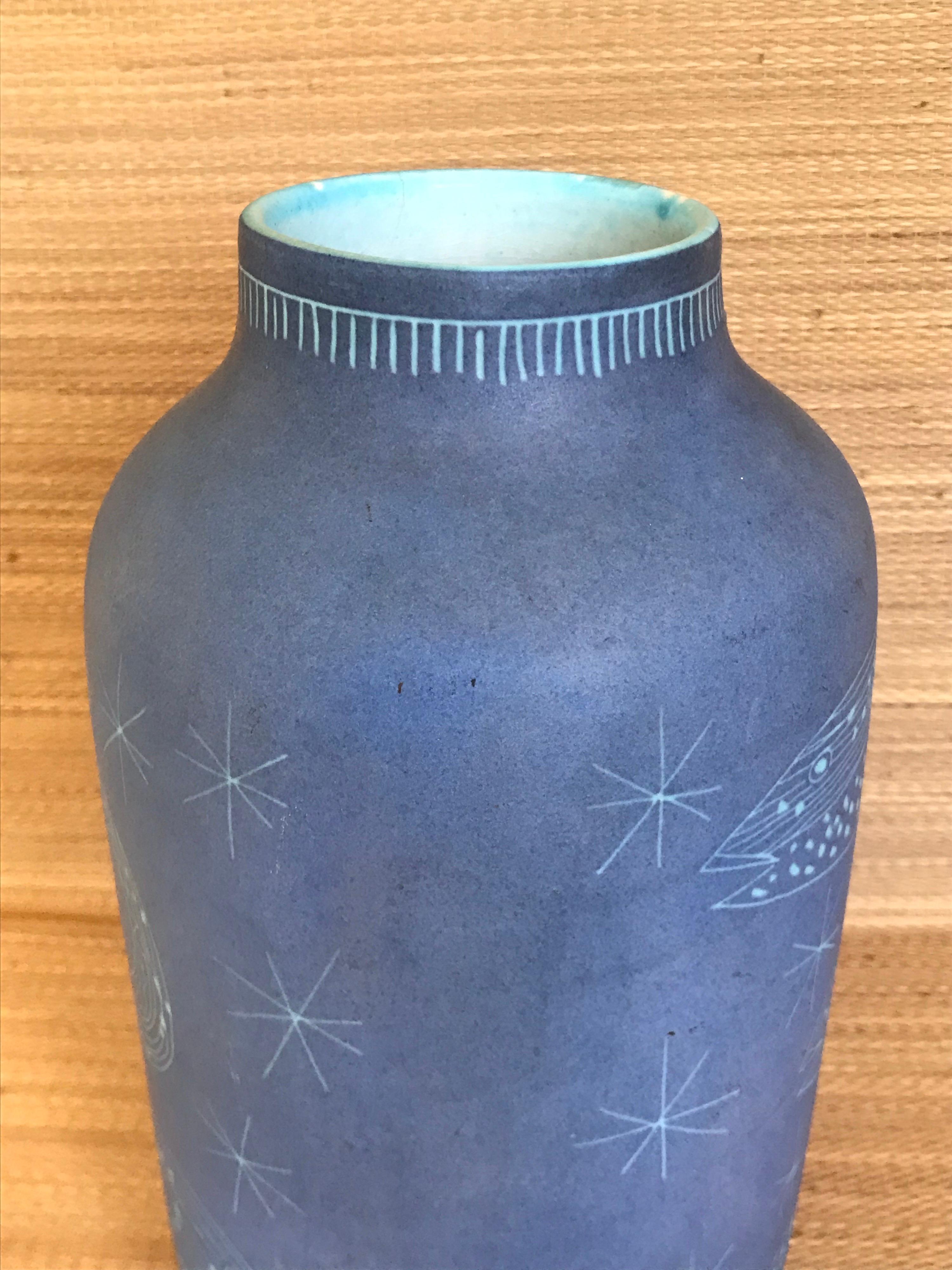 Tall Raymor Studio Pottery Vase with Sgraffito Design In Good Condition In Los Angeles, CA