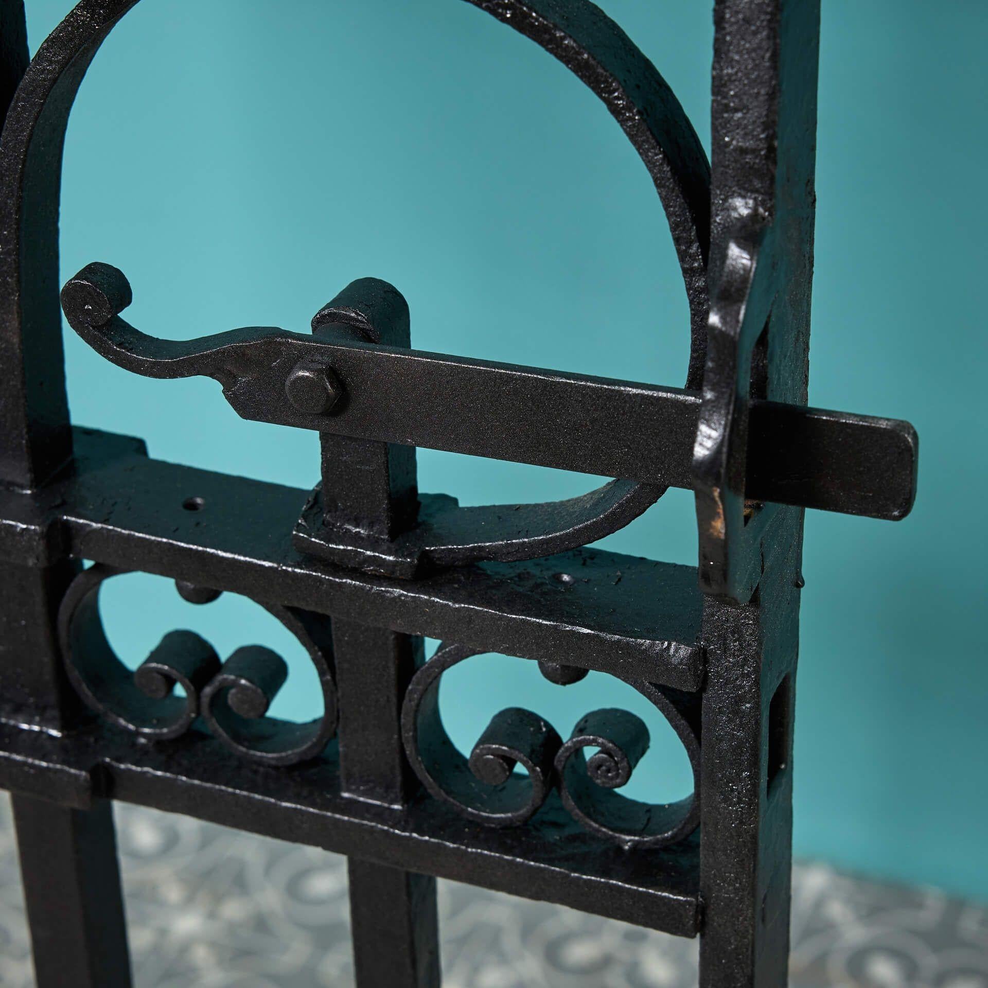 Tall Reclaimed Victorian Wrought Iron Side Gate In Fair Condition For Sale In Wormelow, Herefordshire