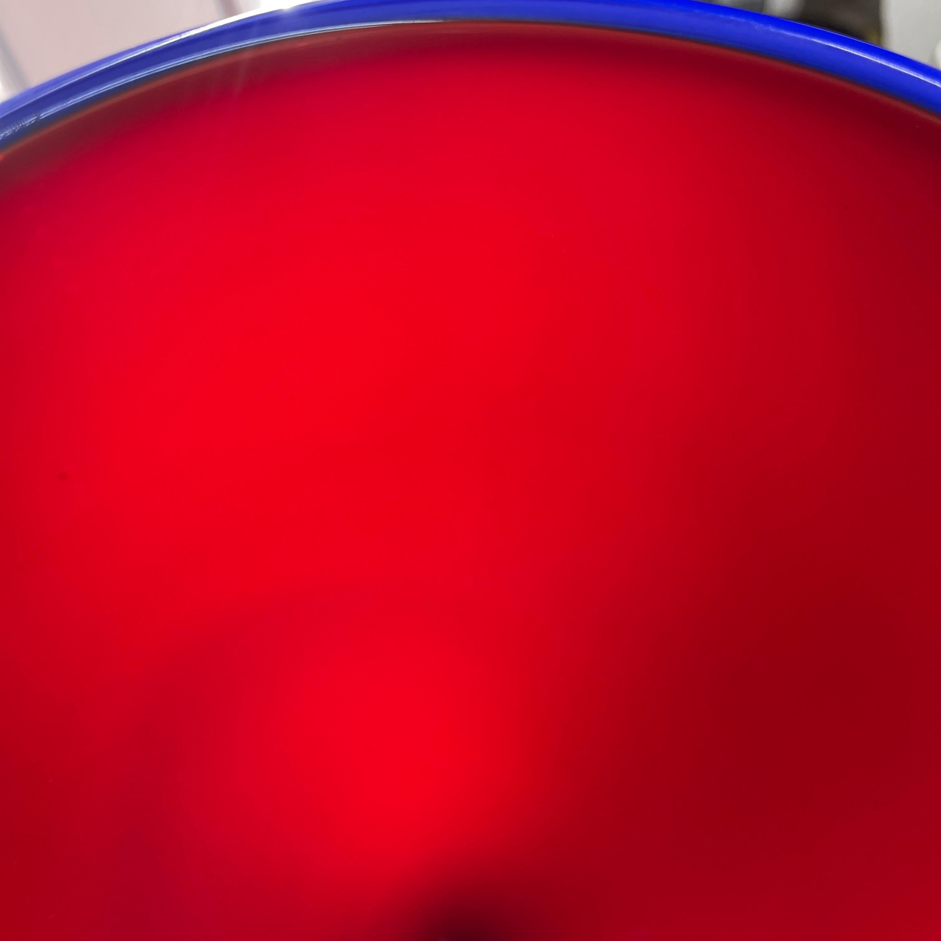 Vaso alto in vetro soffiato a mano rosso e blu, moderno in vendita 6