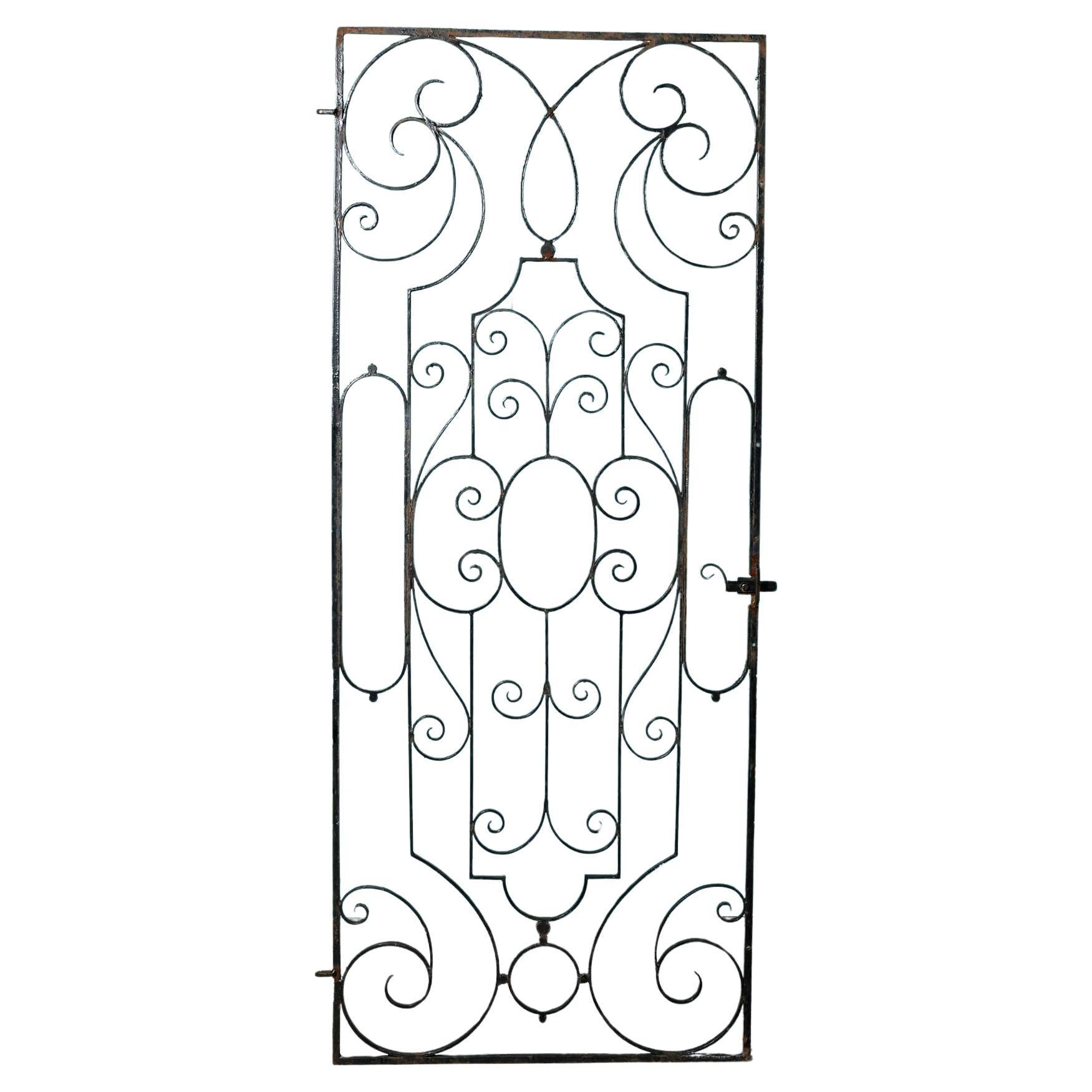 Puerta lateral alta de hierro forjado estilo Regencia
