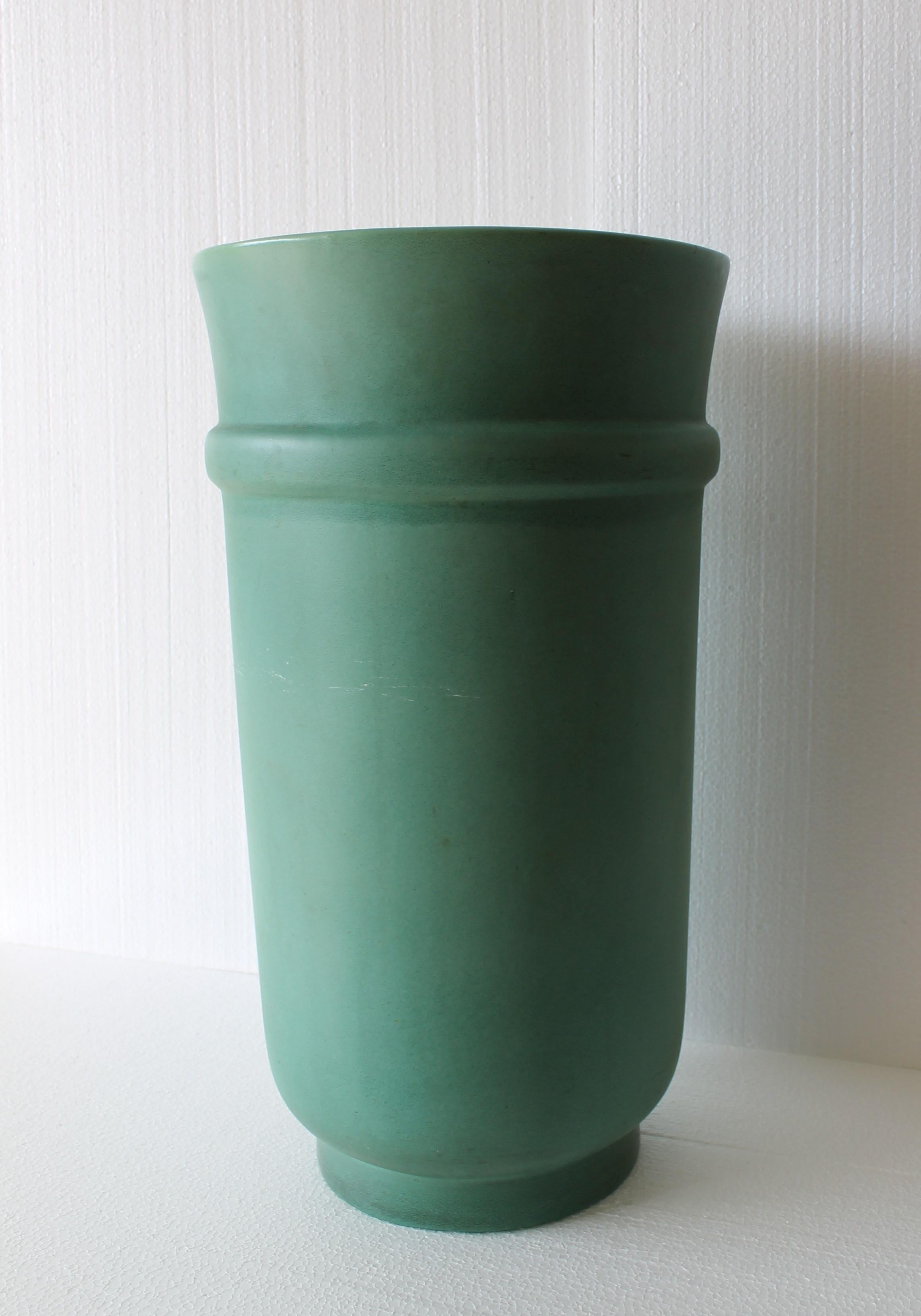 Tall Richard Ginori Green Ceramic Vase by Giovanni Gariboldi, Italy, 1950s In Good Condition In Sacile, PN