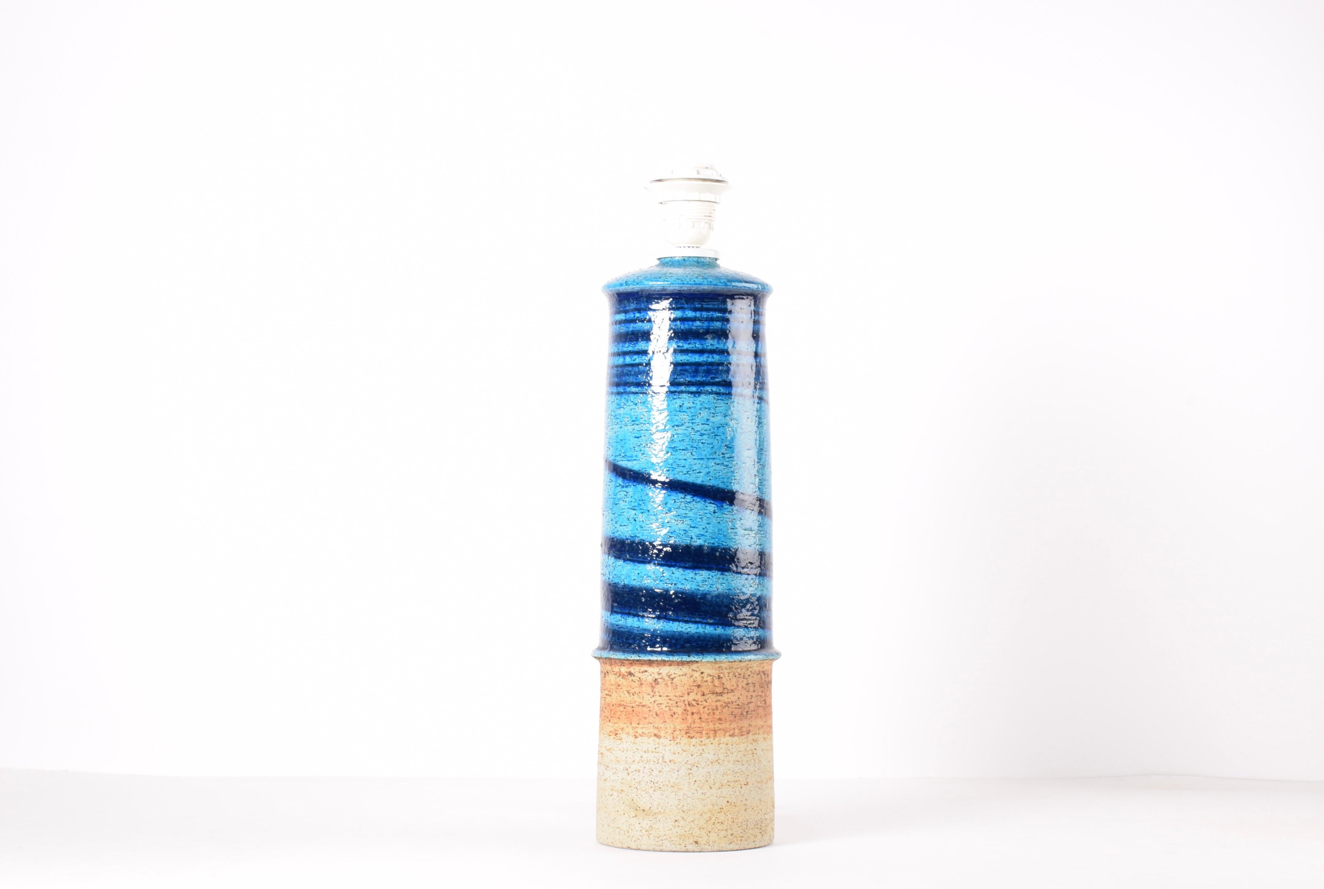 Hohe Rörstrand Steingut-Tischlampe Türkisblau von Inger Persson, 1960er (Moderne der Mitte des Jahrhunderts) im Angebot