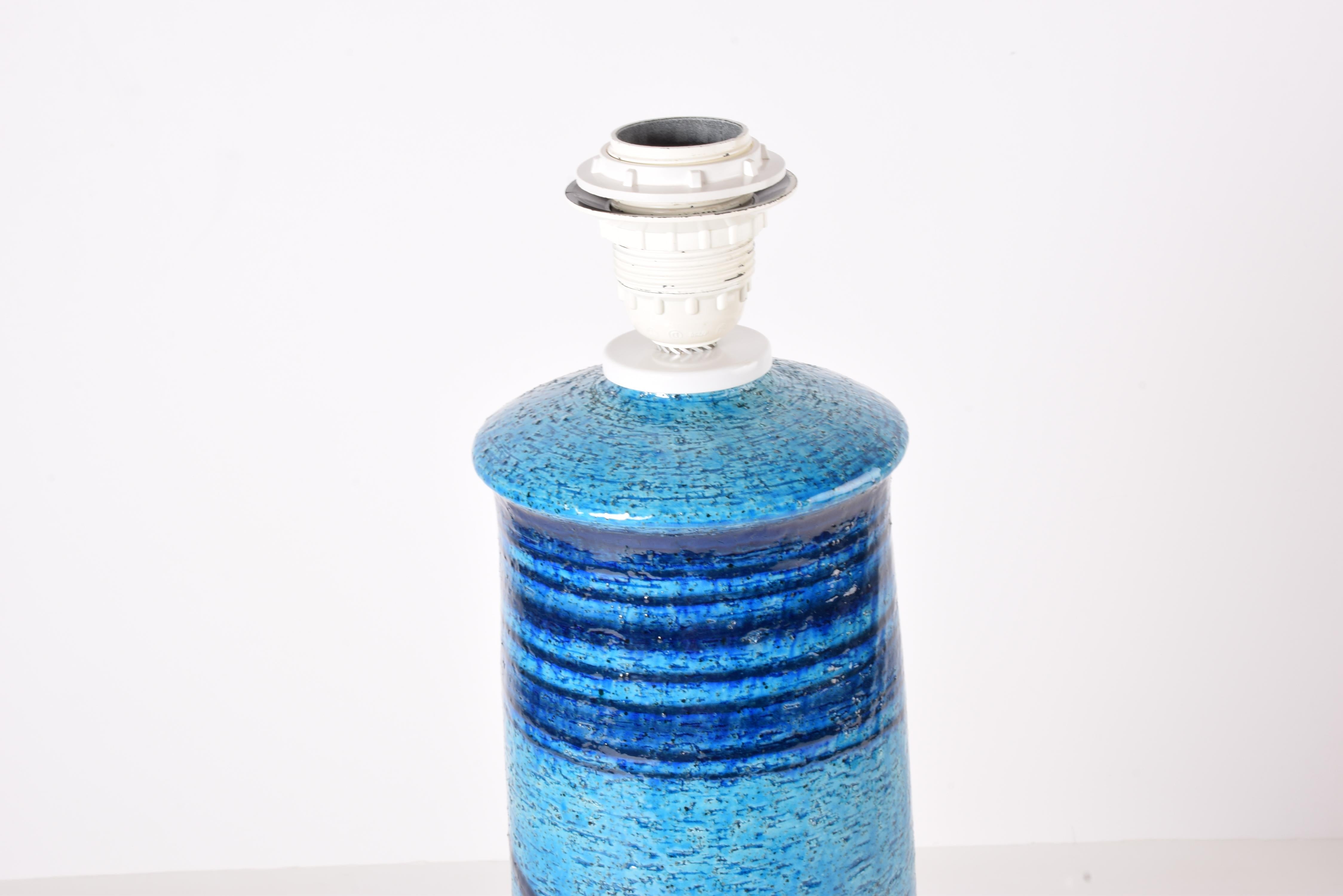 Hohe Rörstrand Steingut-Tischlampe Türkisblau von Inger Persson, 1960er (Glasiert) im Angebot