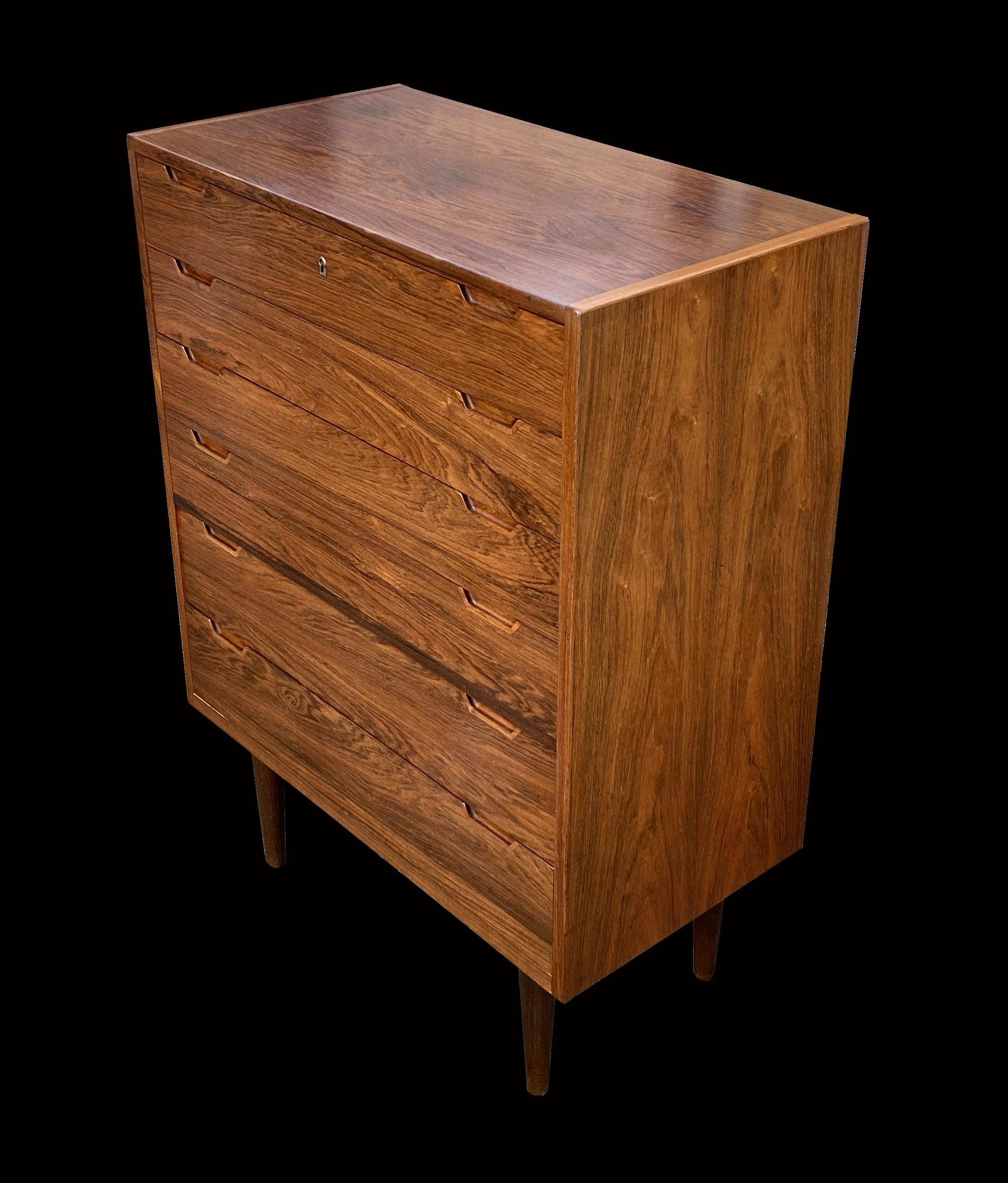 A very nice original example of this Classic design by Langkilde in good condition, it is made with Santos rosewood, which has a much nicer grain and color than Indian rosewood but is fortunately not listed by CITES so does not need a certificate