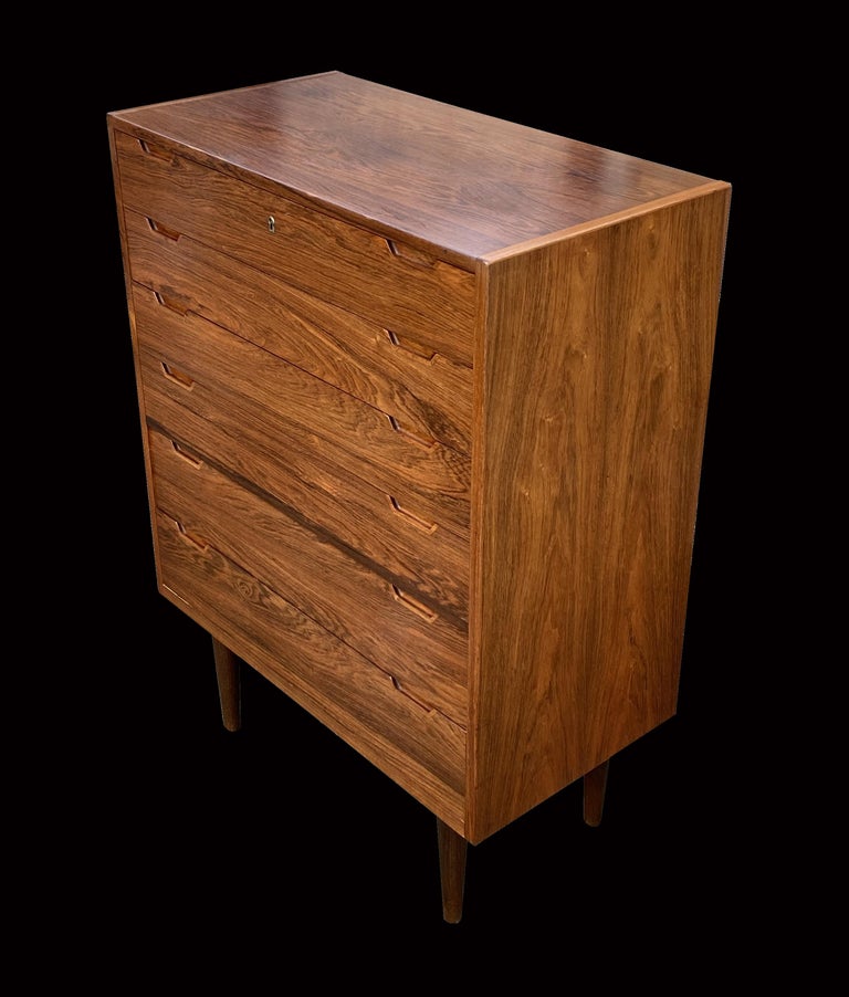 A very nice original example of this Classic design by Langkilde in good condition, it is made with Santos rosewood, which has a much nicer grain and color than Indian rosewood but is fortunately not listed by CITES so does not need a certificate
