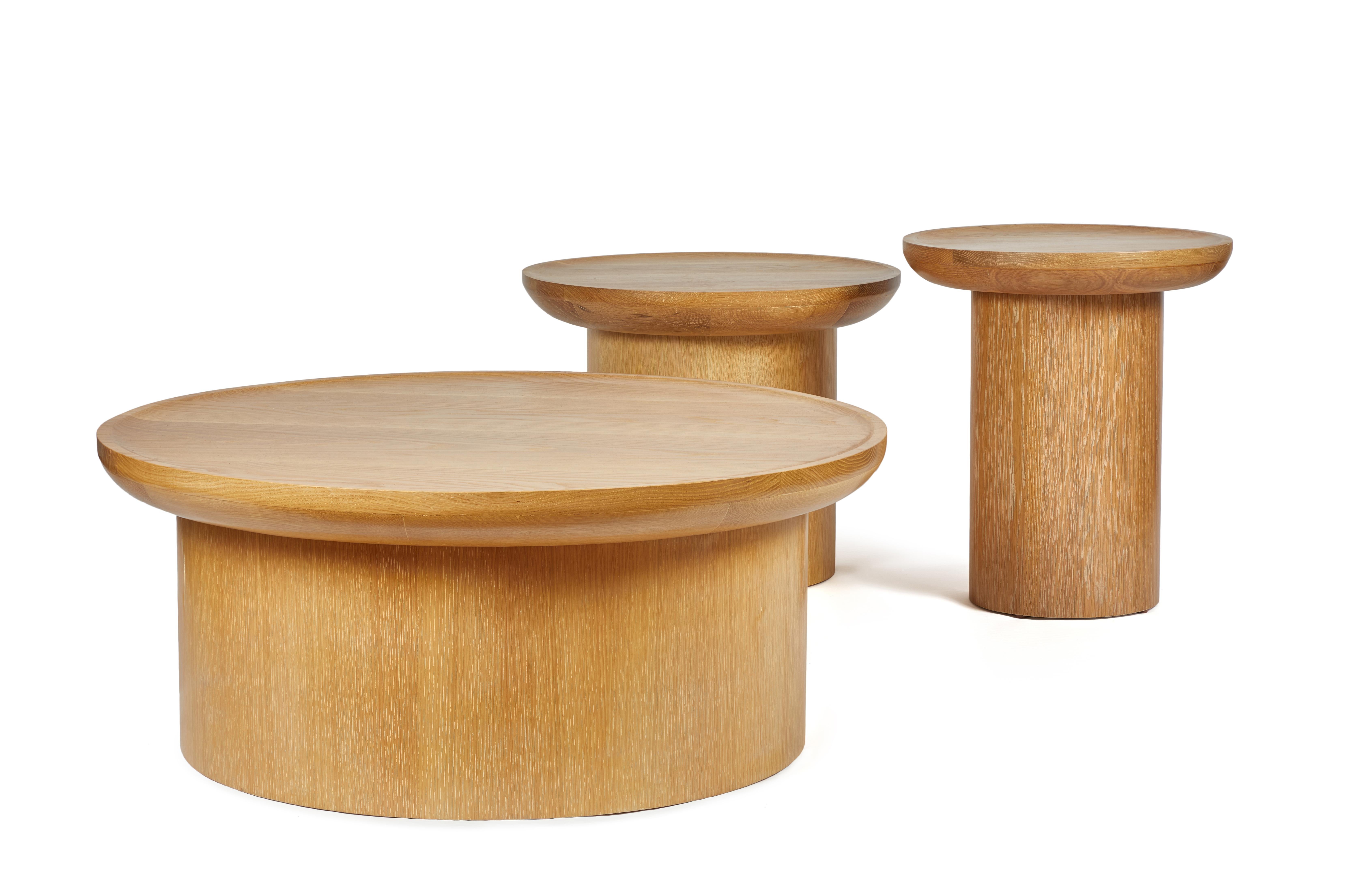 XXIe siècle et contemporain Grande table d'appoint Findley à piédestal en chêne cérusé de Martin et Brockett en vente