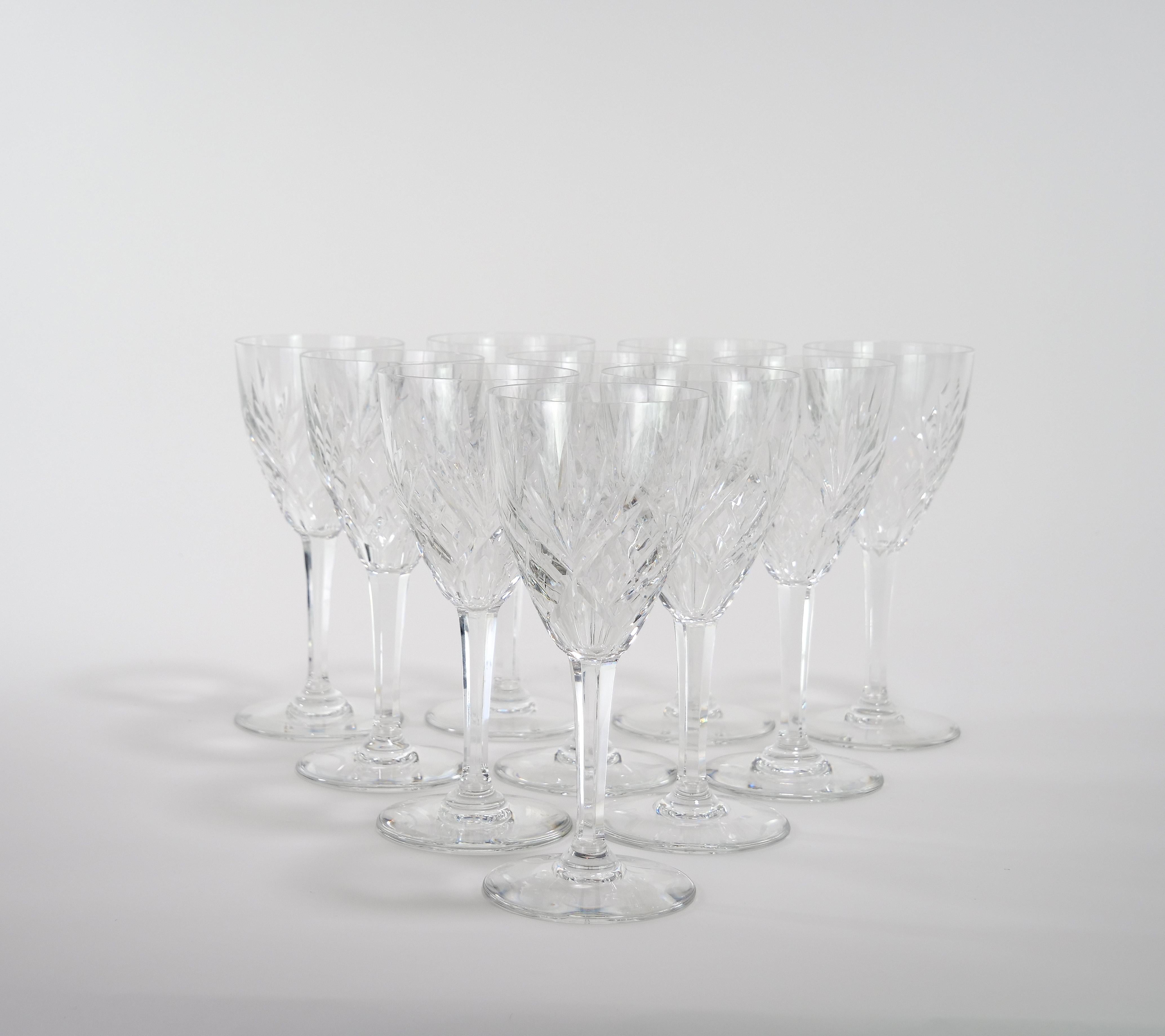 Hand-Crafted Tall Saint Louis Crystal Tableware Wine Service / 12 People For Sale