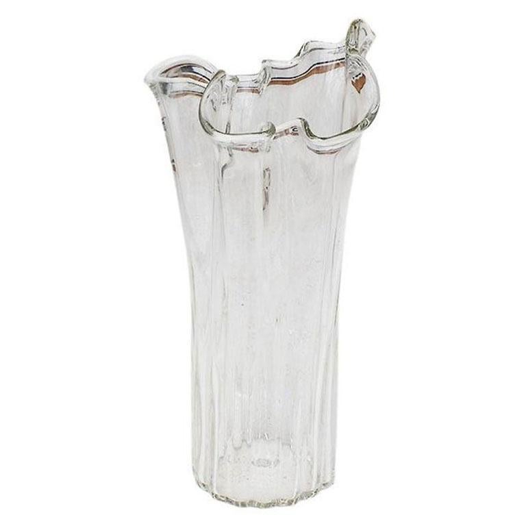 Mouvement esthétique Grand vase sculptural drapé en verre en trompe-l'œil en forme de mouchoir en vente