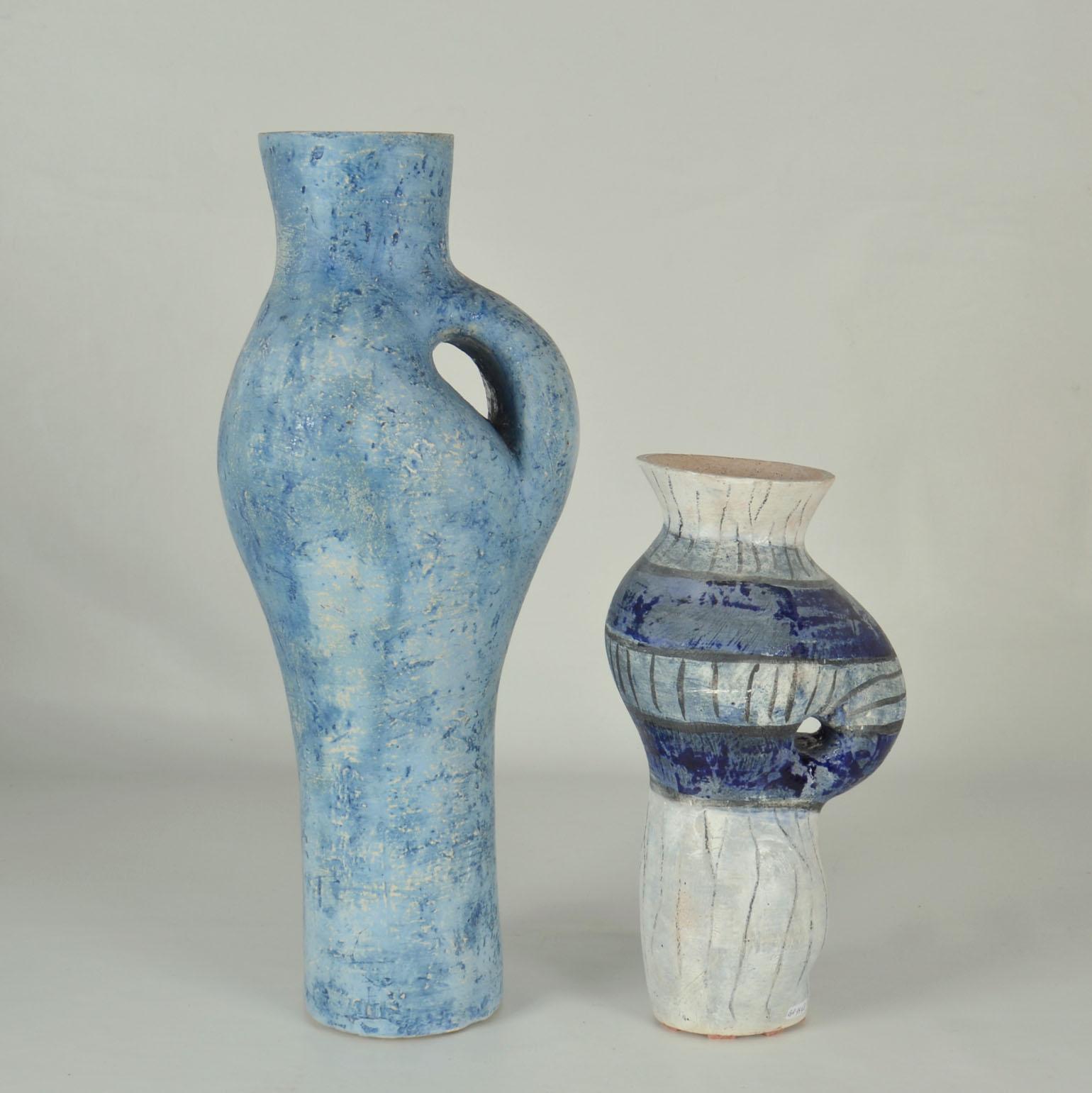 Sculptural organic hand formed vessel / vases by Willem Schalling. He made a number of vases from the late 1950s till the 1980s.
He lived and worked in Amsterdam and was an assistant to the sculptor Hildo Krop who executed ornamental details for