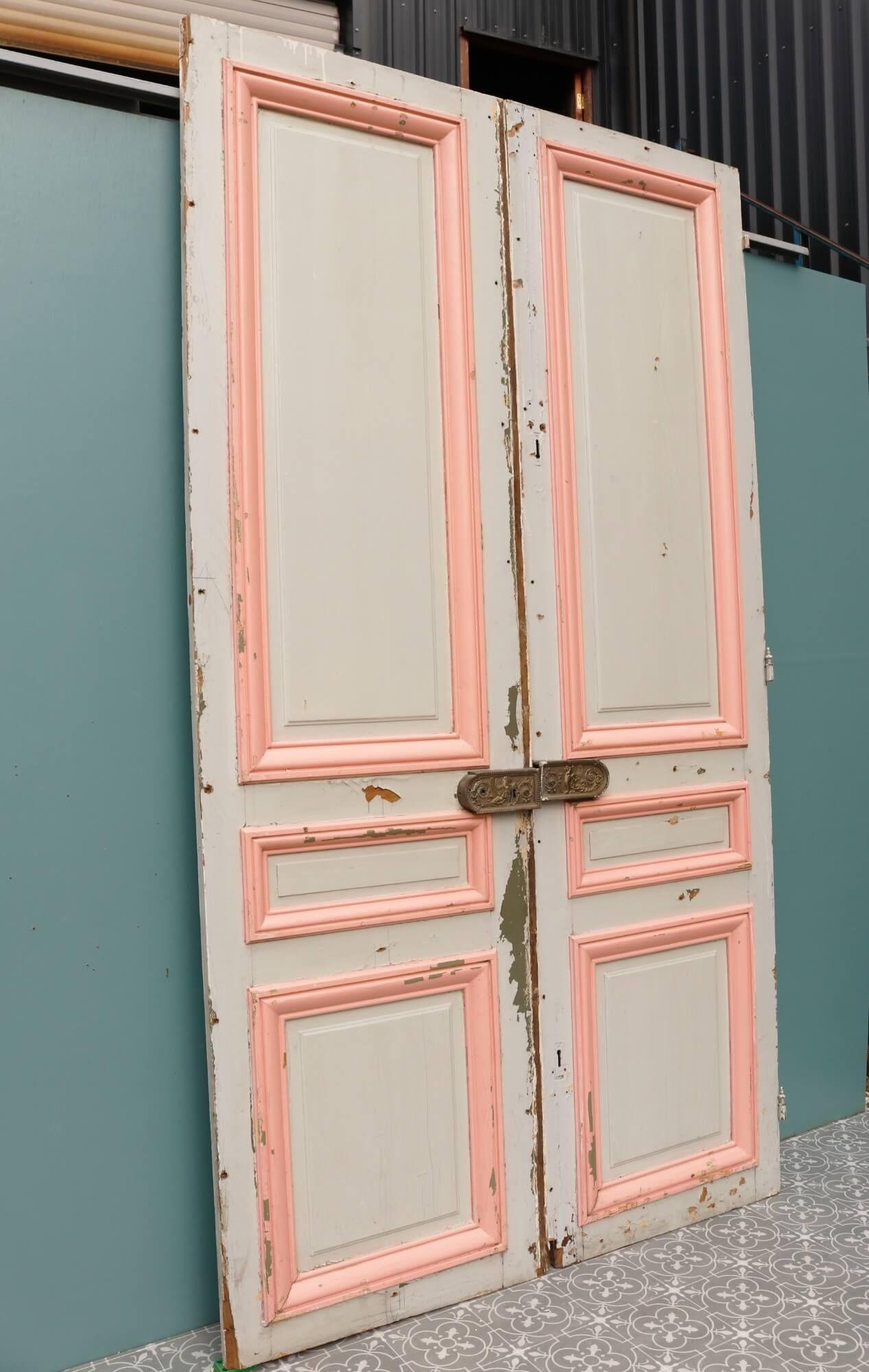 Großer Satz bemalter Türen im Louis-XVI-Stil zur Raumtrennung im Zustand „Starke Gebrauchsspuren“ im Angebot in Wormelow, Herefordshire