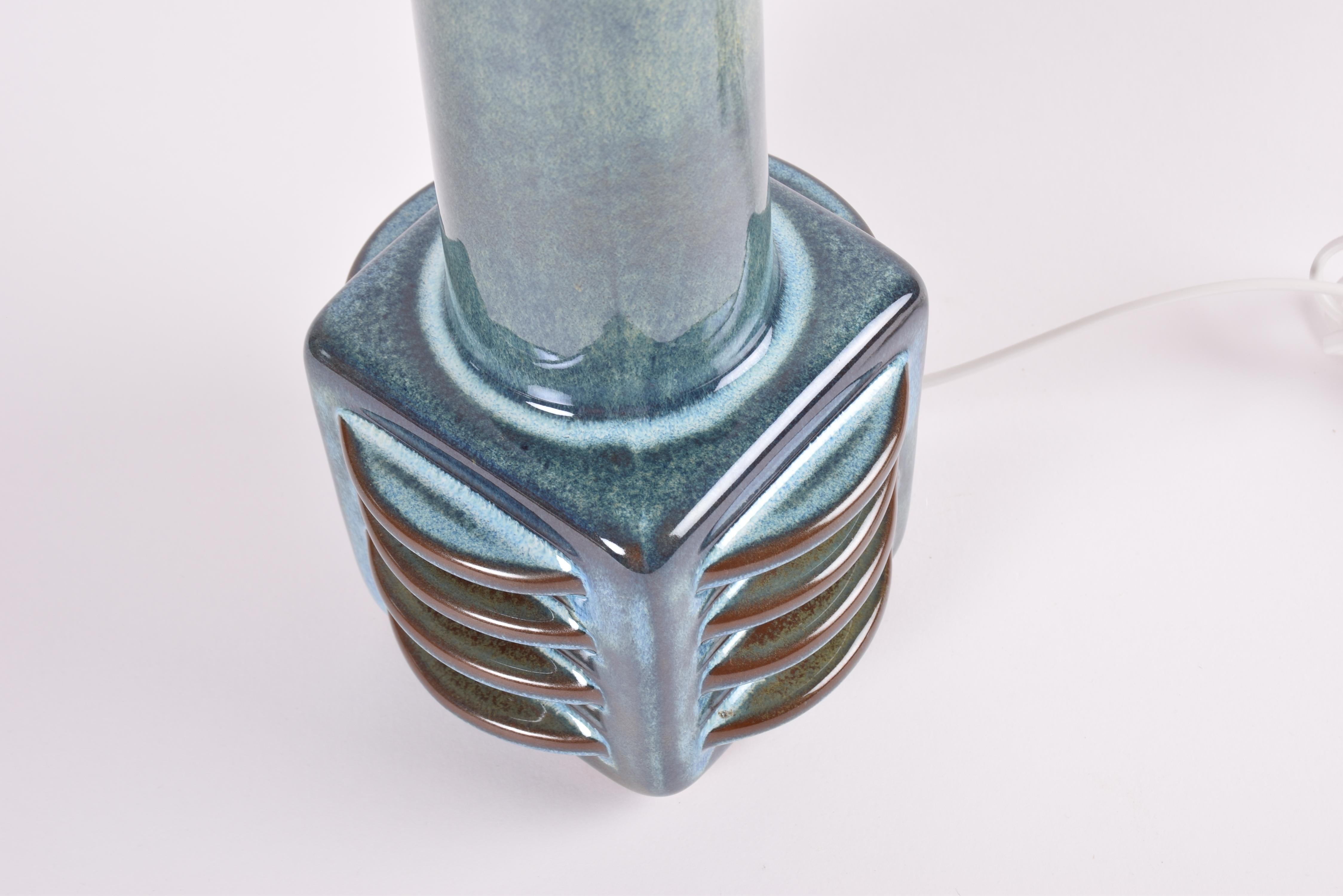 Lámpara de mesa escultórica Søholm alta Azul Verde Marrón, Danesa Moderna Años 60 Cerámico
