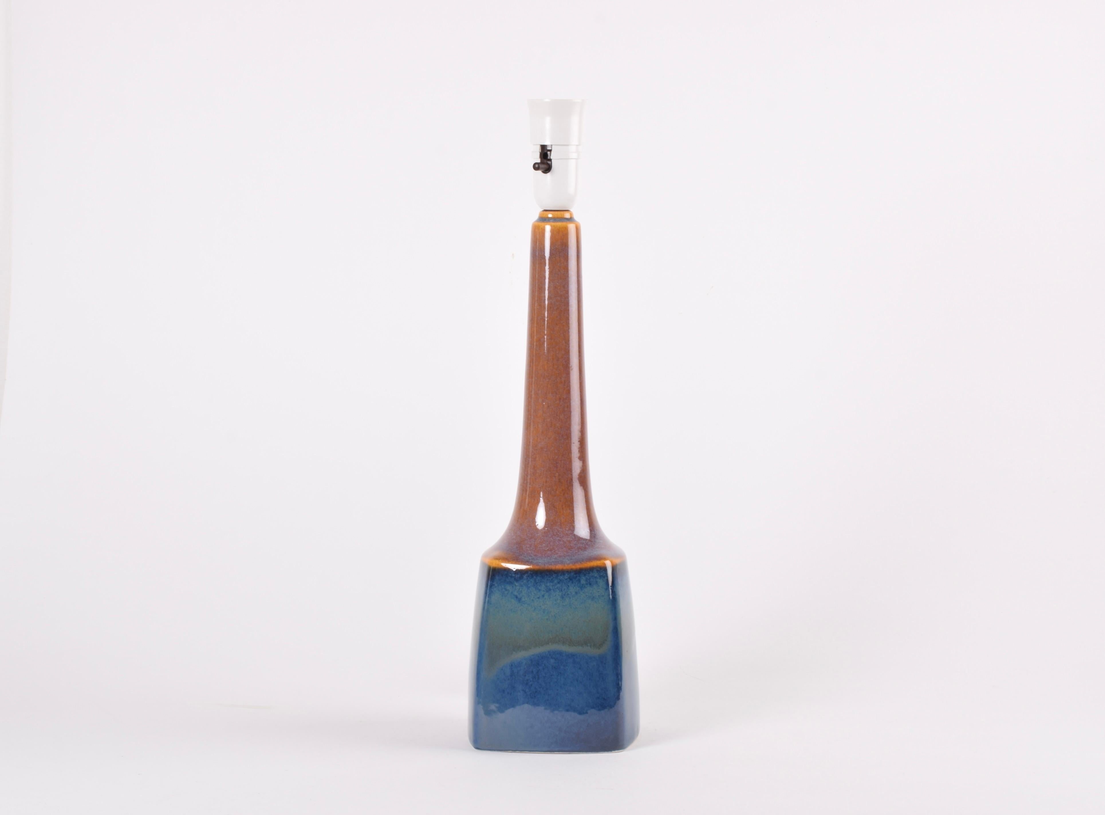 Danois Grande lampe de table Søholm avec glaçure bleu Brown, Danish Modern Modern Ligthing 1960s en vente