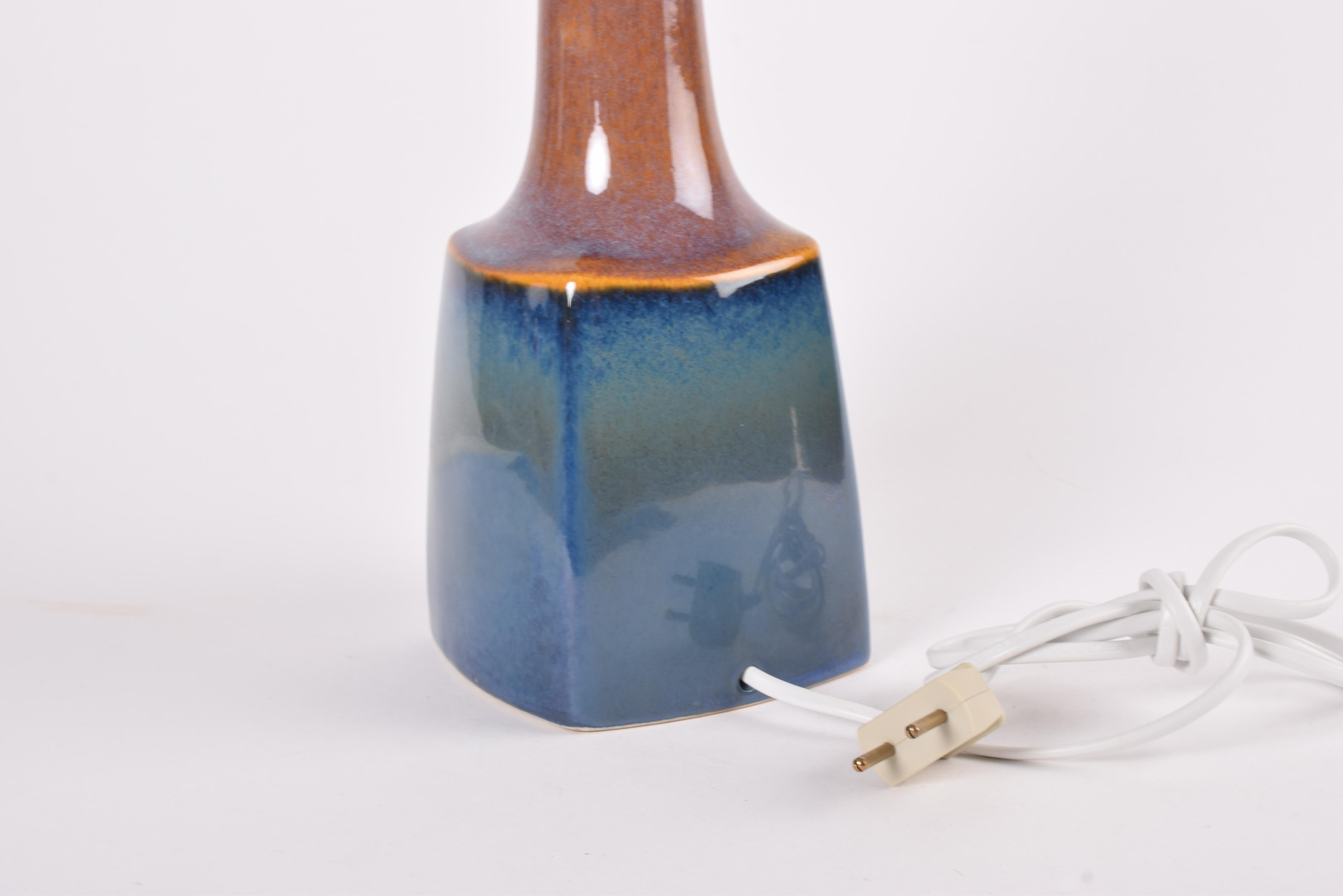 Céramique Grande lampe de table Søholm avec glaçure bleu Brown, Danish Modern Modern Ligthing 1960s en vente
