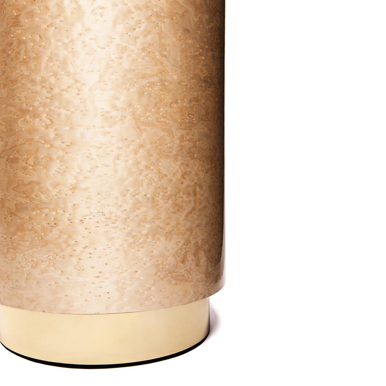 Großer Beistelltisch mit Furnierholzplatte und Metallfuß (Moderne) im Angebot