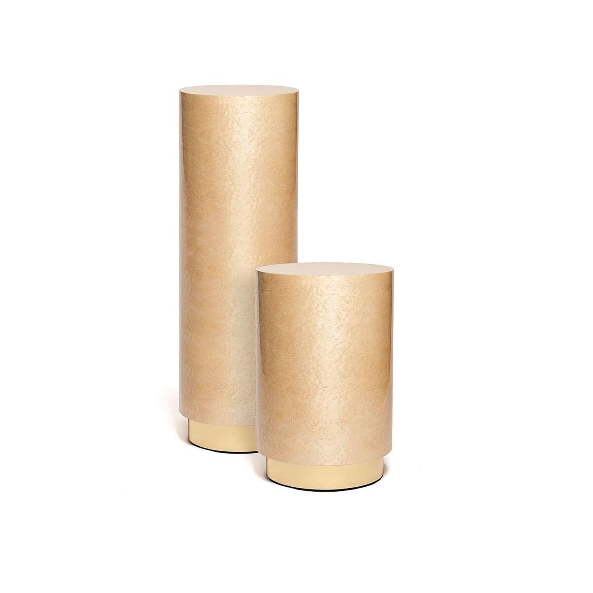 Großer Beistelltisch mit Furnierholzplatte und Metallfuß (Portugiesisch) im Angebot
