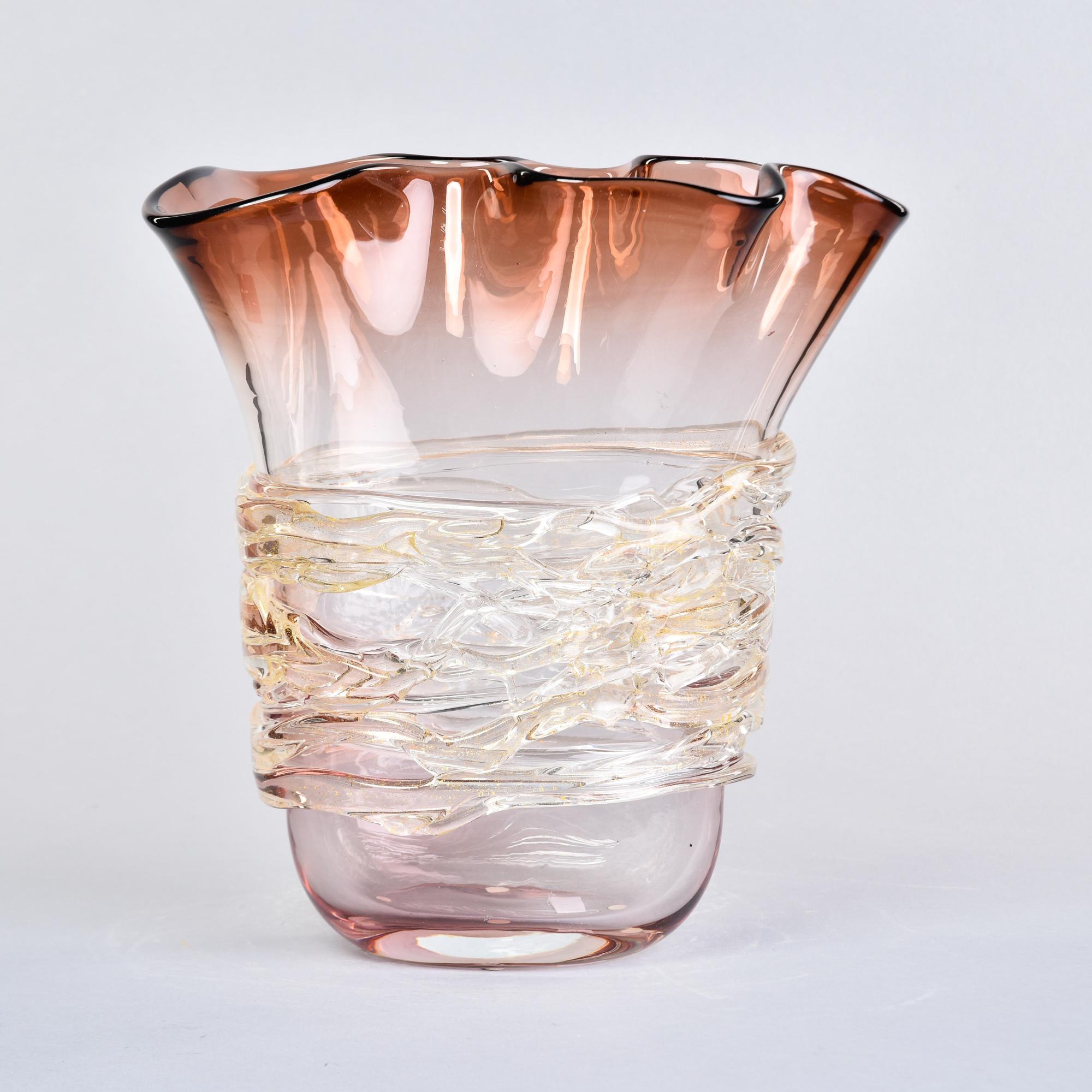 Vaso extra large in vetro di Murano degli anni '90, con una sottile tonalità bordeaux ombreggiata, largo 11,5