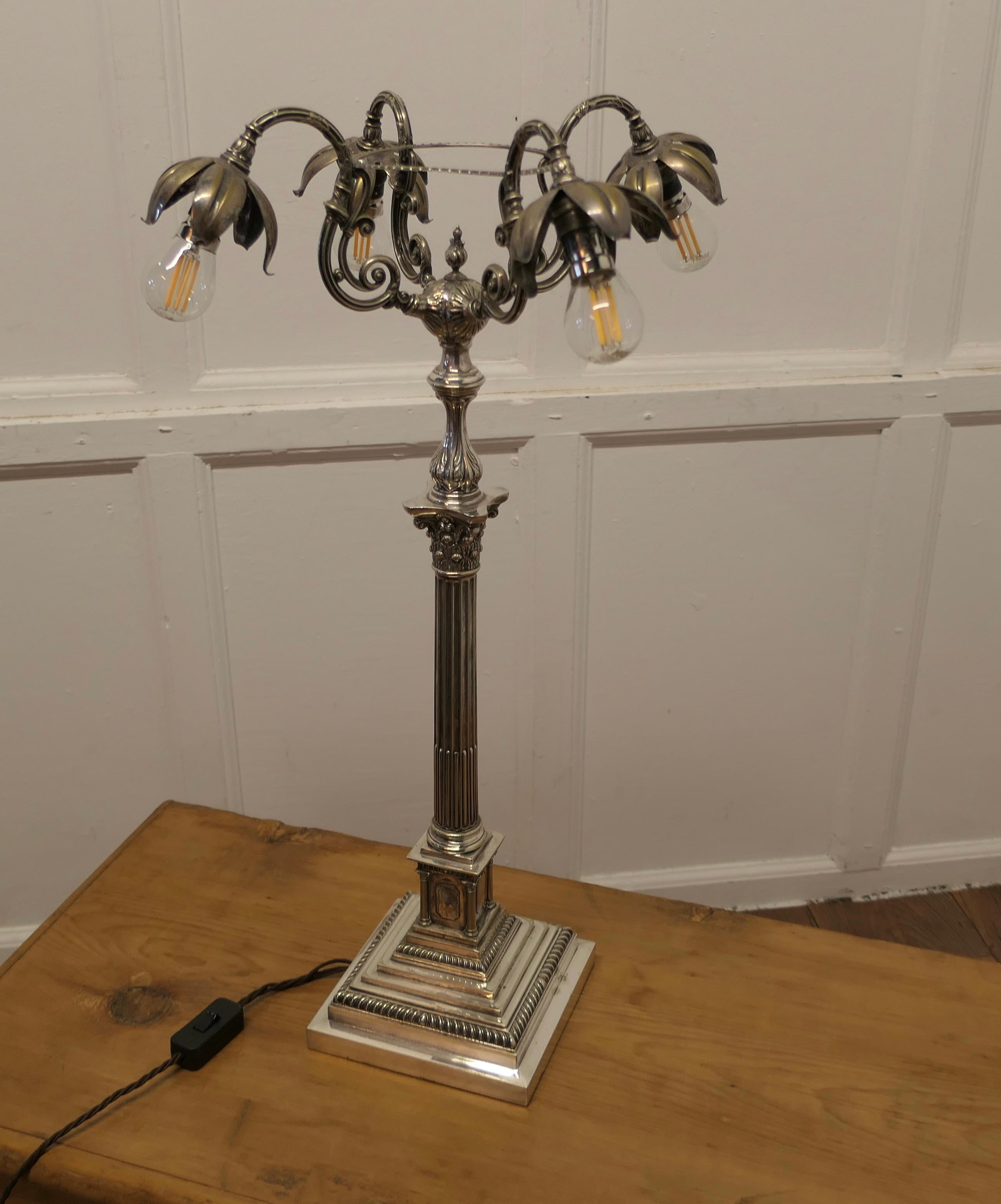 Grand chandelier de table plaqué argent Lampe de buffet   en vente 2