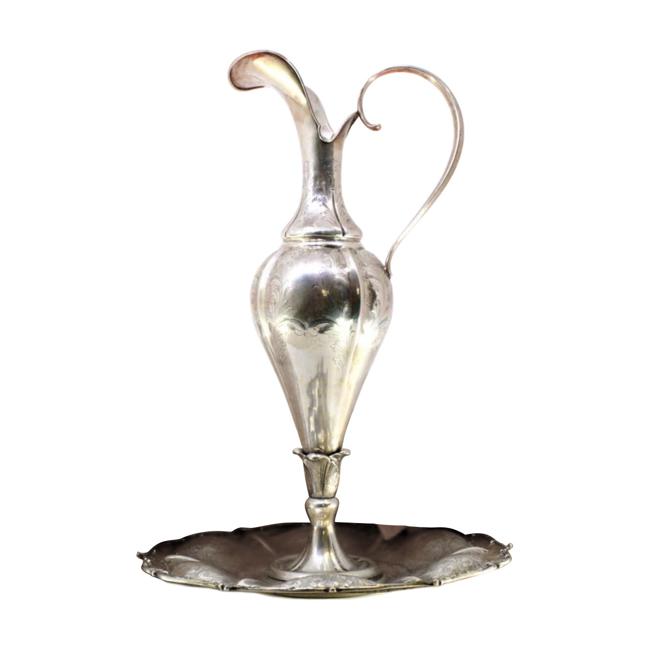 Großer silberner Wasserkrug im Angebot