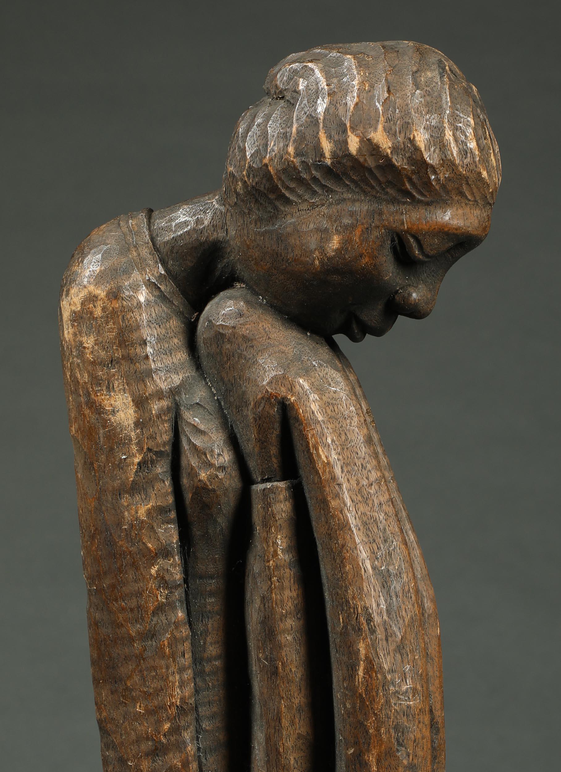 Figura alta y esbelta de madera sentada, Islas del Caribe Mediados del siglo XX Polinesia en venta 3