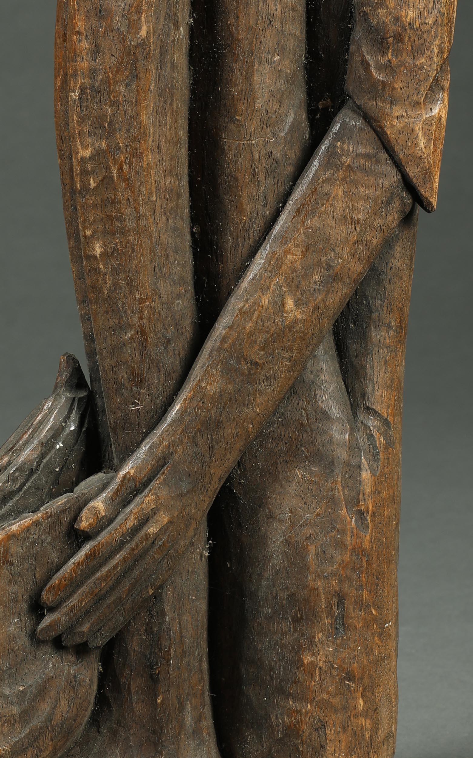 Figura alta y esbelta de madera sentada, Islas del Caribe Mediados del siglo XX Polinesia Tribal en venta