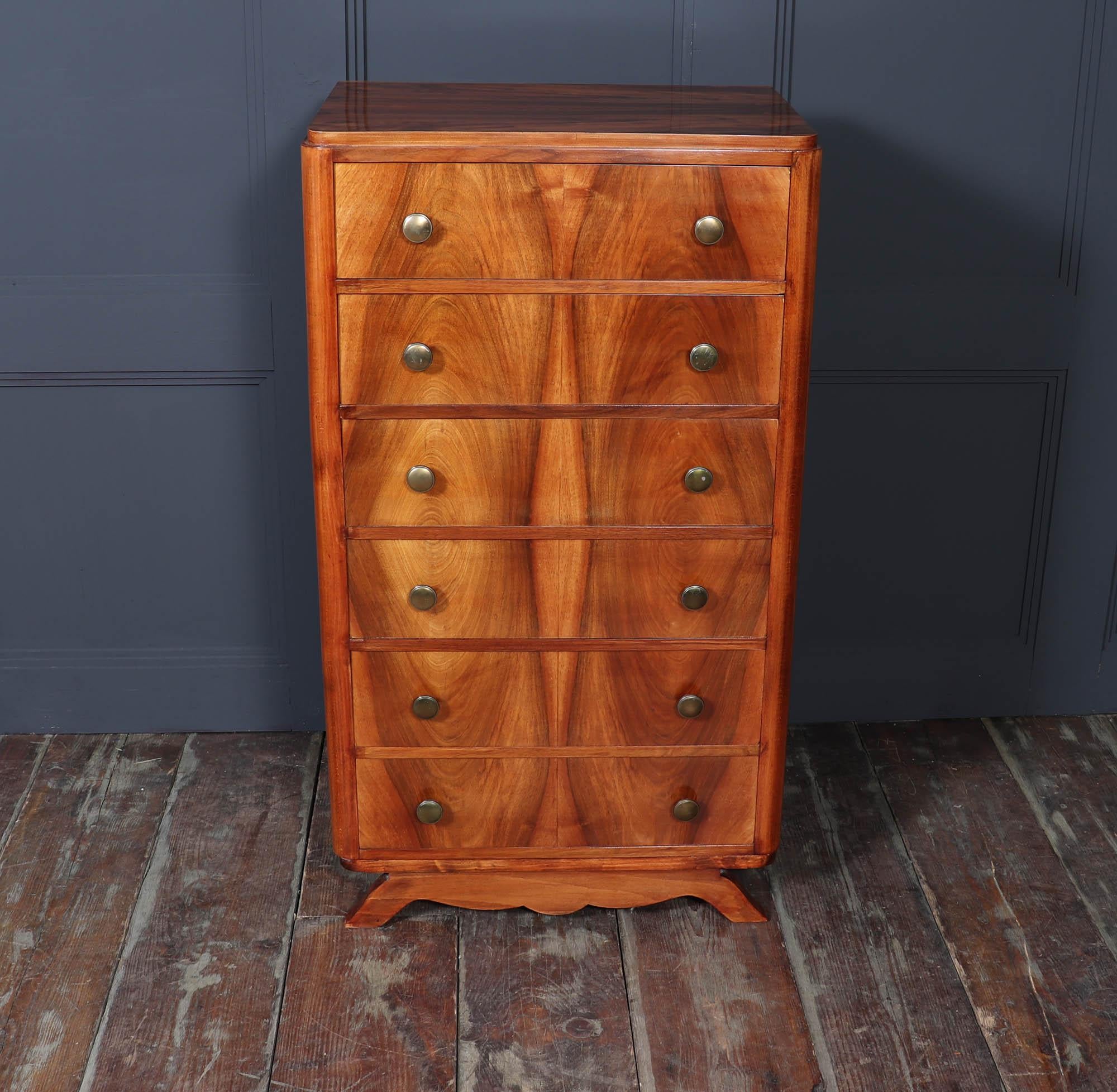 Grande commode élancée en noyer Art Déco français en vente 3