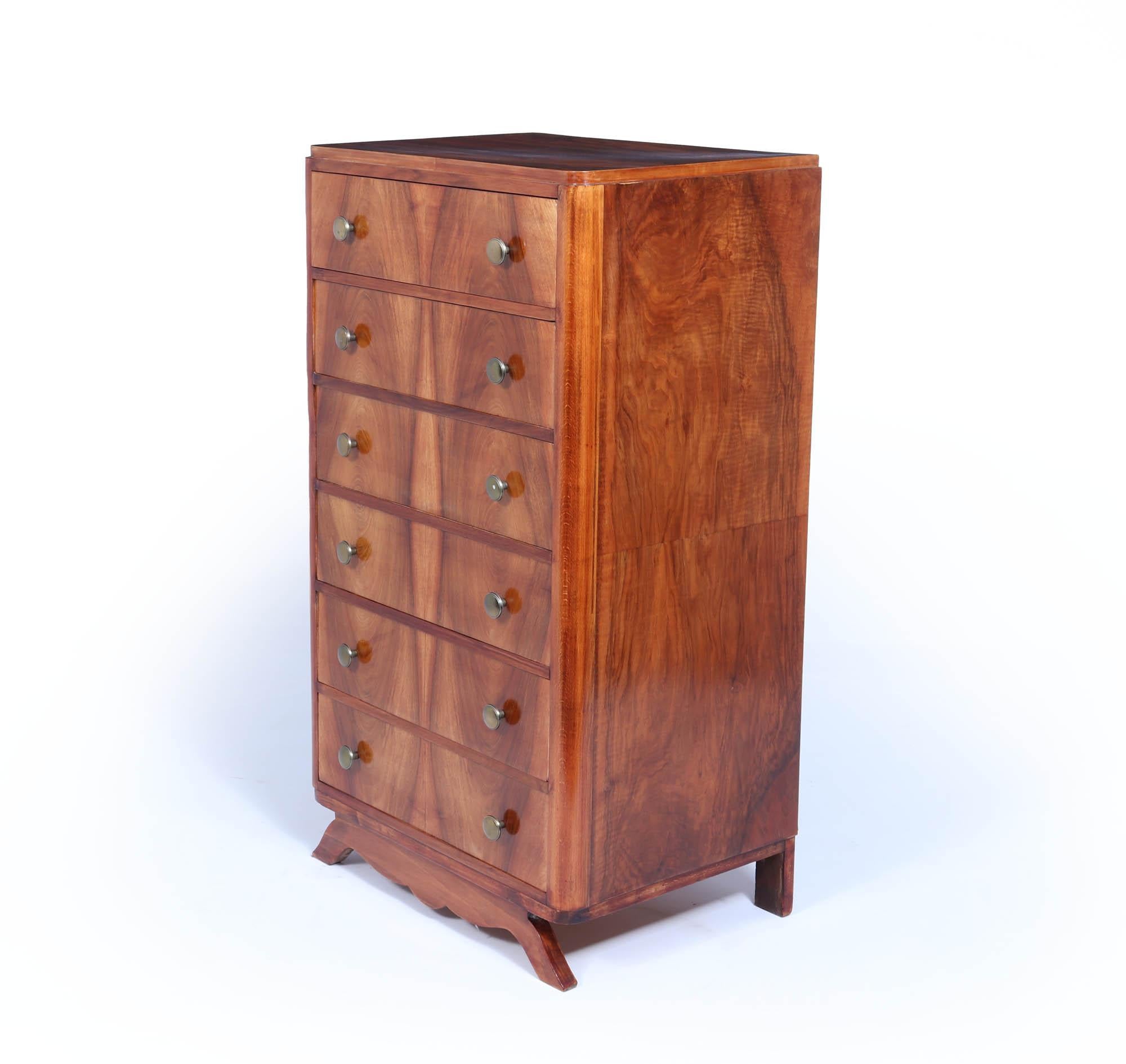 Grande commode élancée en noyer Art Déco français en vente 5