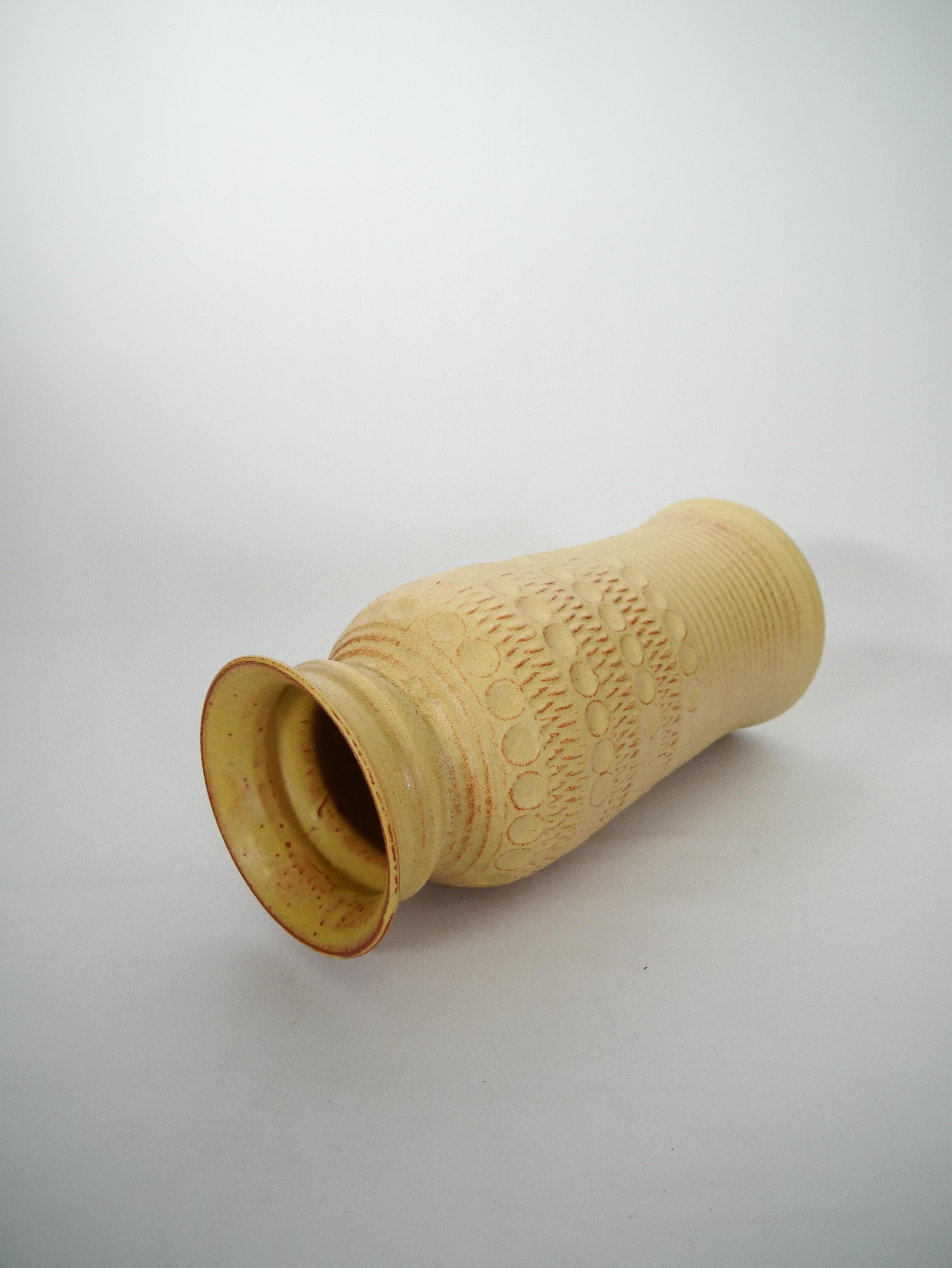 Allemand Grand vase en céramique émaillée jaune mat par BAY, Allemagne de l'Ouest, 1970 en vente