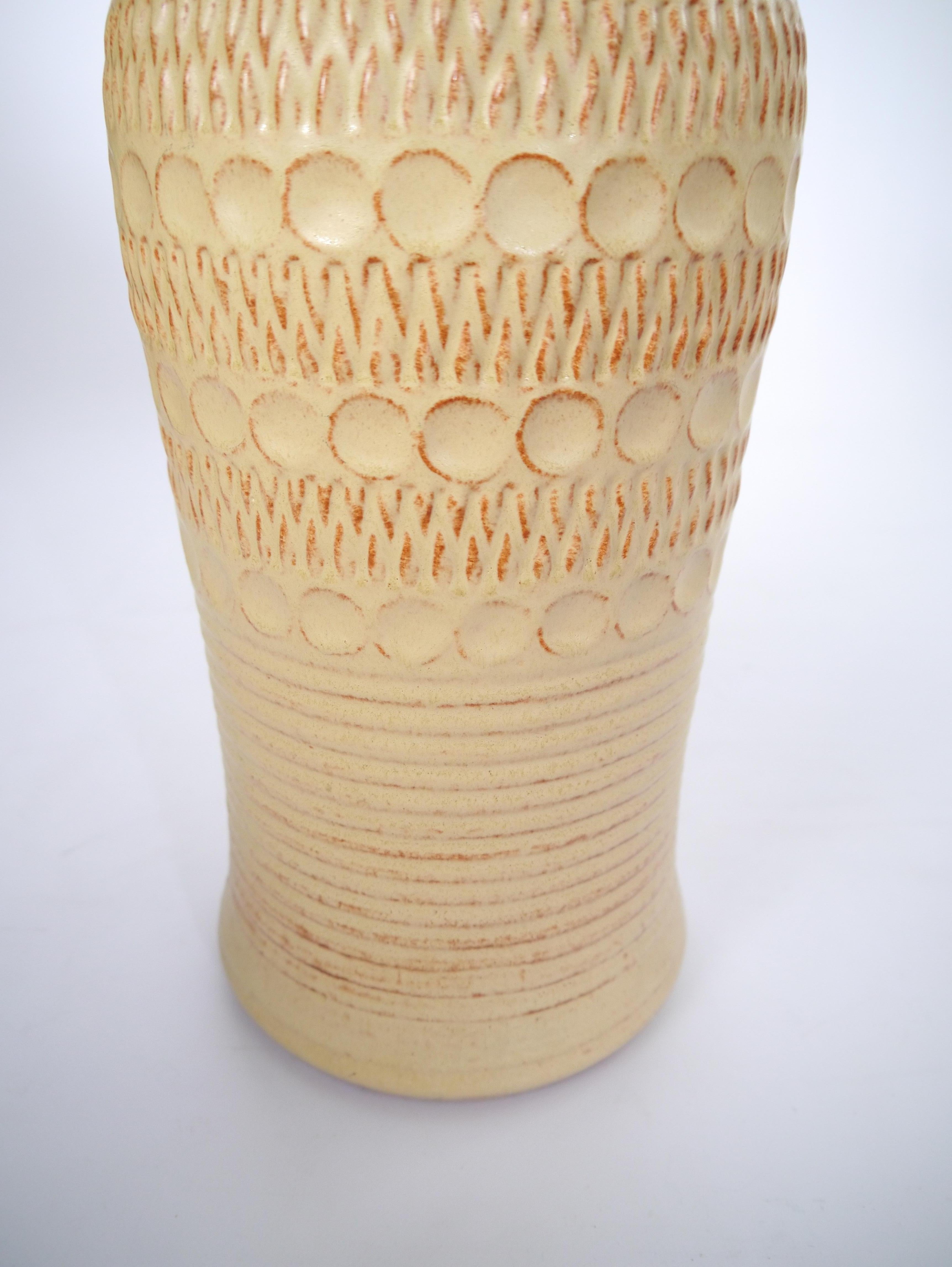 20ième siècle Grand vase en céramique émaillée jaune mat par BAY, Allemagne de l'Ouest, 1970 en vente