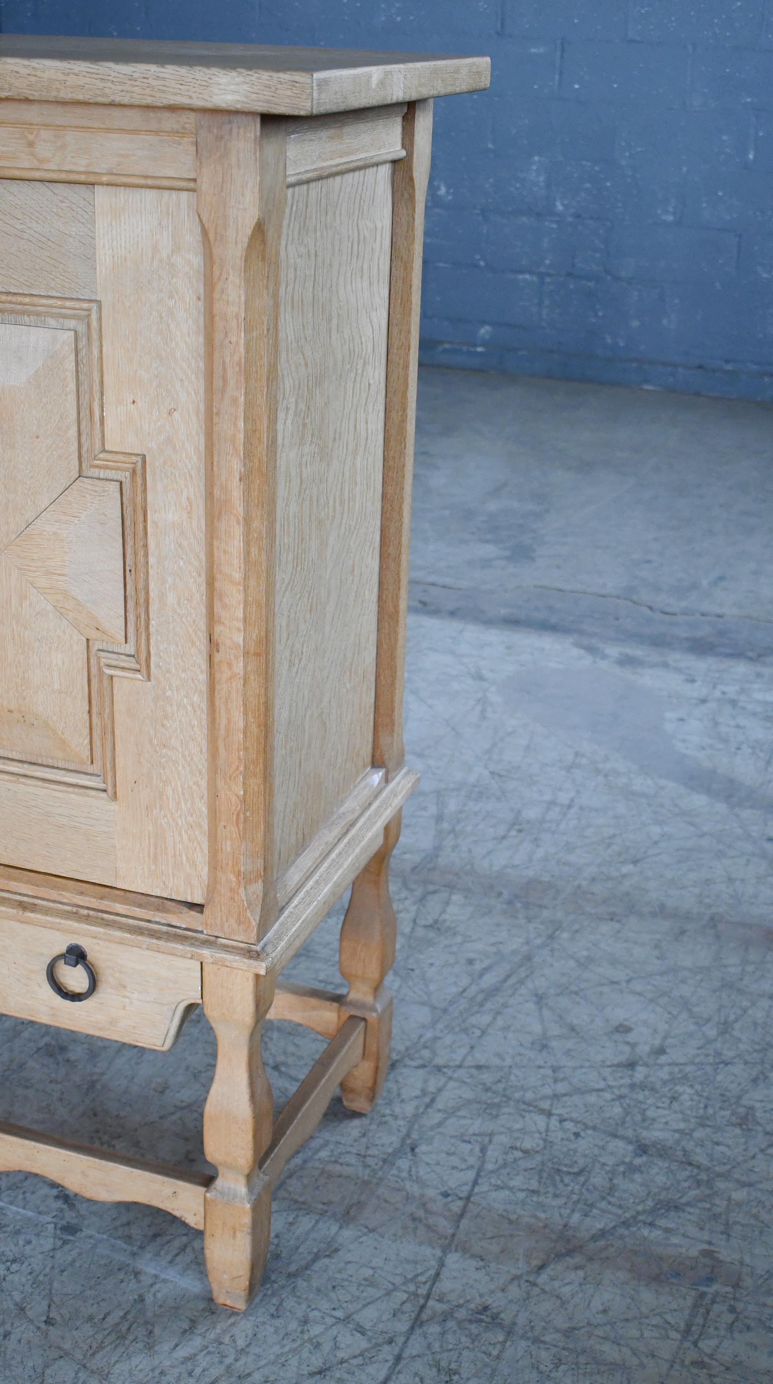 Mid-20th Century Tall Solid Carved Highboard in Oak by Henning Kjærnulf 1960's For Sale