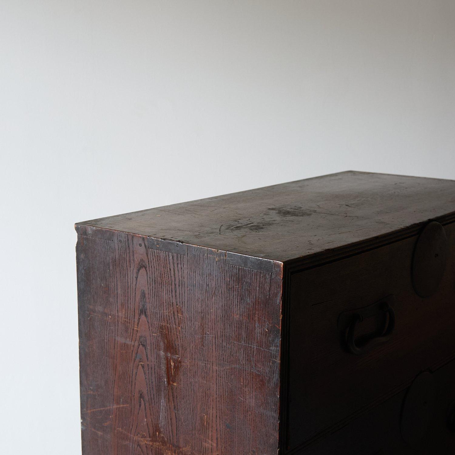 Tall solid cedar wood Taishō period storage Tansu, 1915s 4
