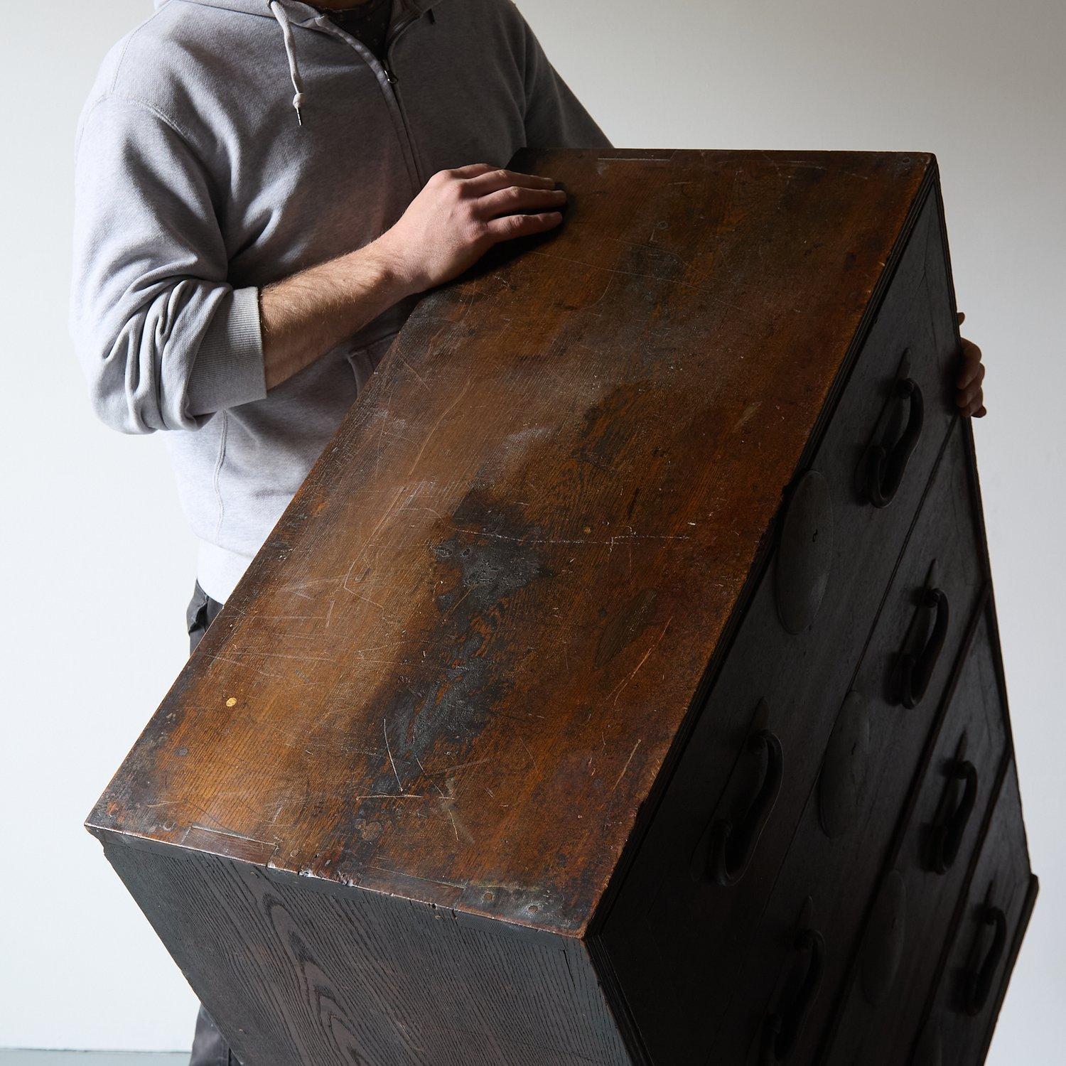 Tall solid cedar wood Taishō period storage Tansu, 1915s 5