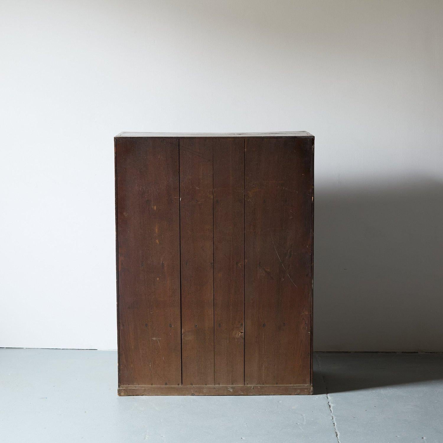Tall solid cedar wood Taishō period storage Tansu, 1915s 6