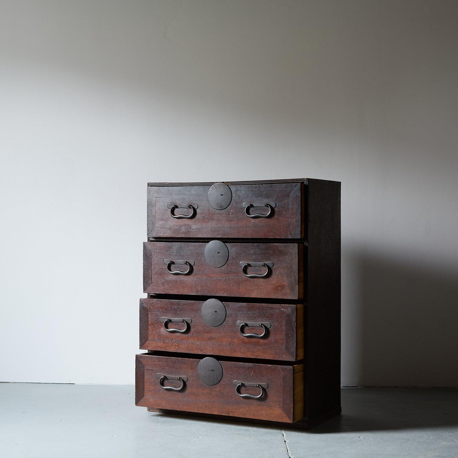 Tall solid cedar wood Taishō period storage Tansu, 1915s In Good Condition In London, England