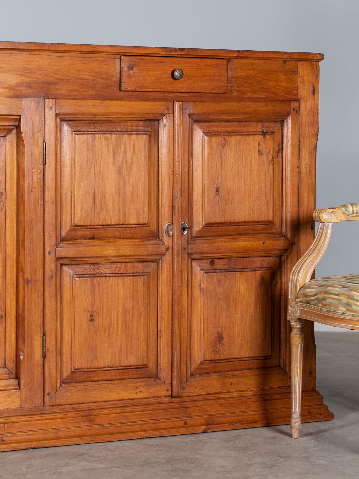 Tall Solid Pine Vintage French Buffet Credenza Cabinet, circa 1930 For Sale 2