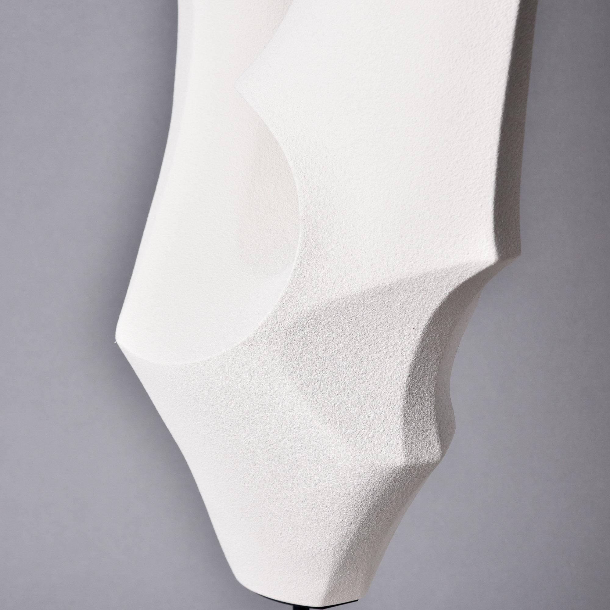 Scultura astratta in ceramica spagnola alta con finitura ossea opaca in vendita 6