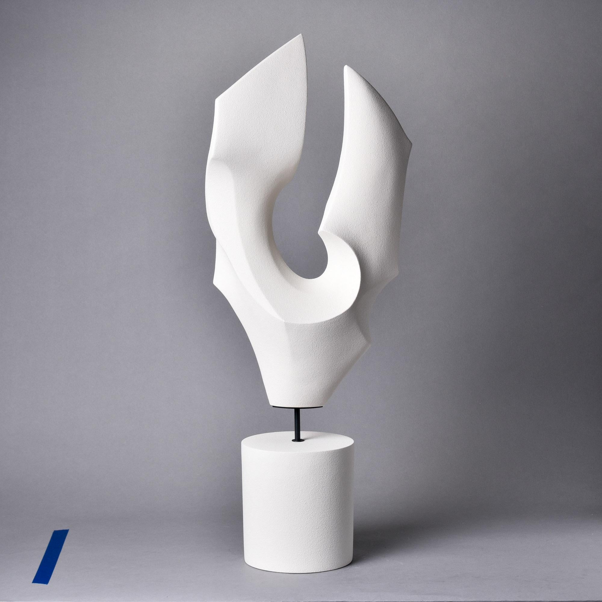 Scultura astratta in ceramica spagnola alta con finitura ossea opaca In condizioni Nuovo in vendita a Troy, MI